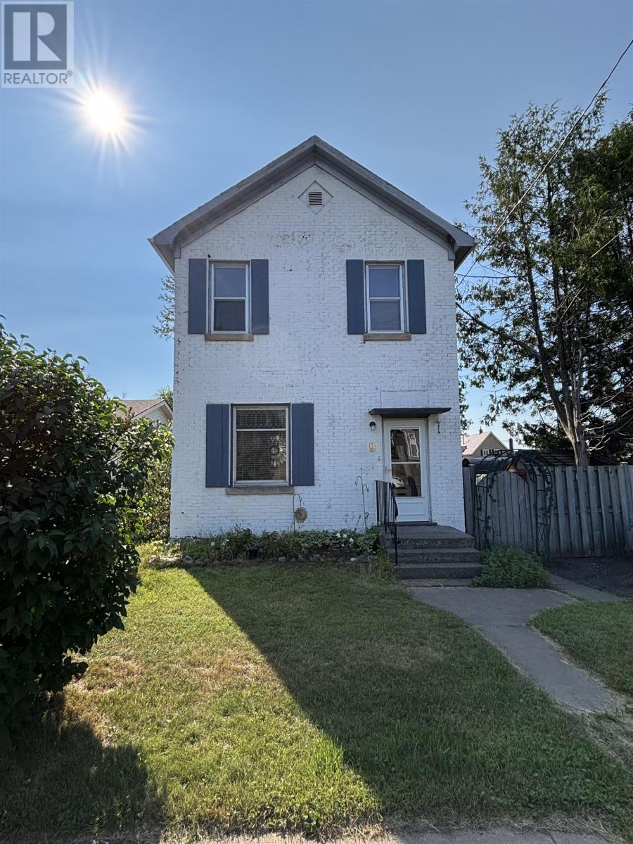 9 Ruttan St. Property Photo 1