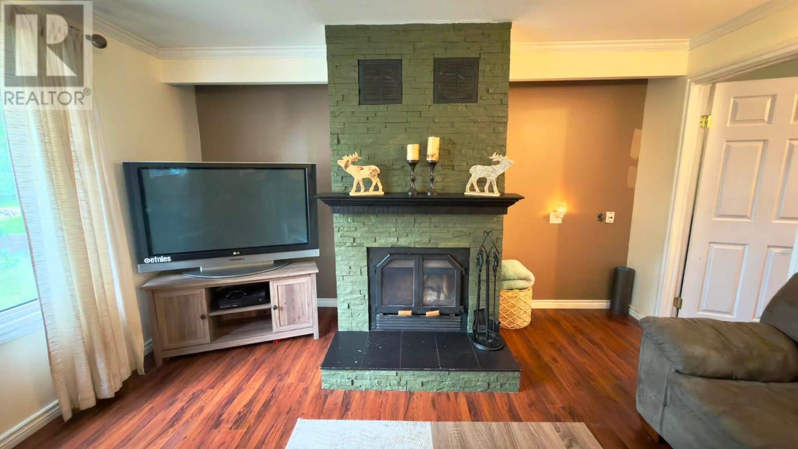 64 Maple St Property Photo 5
