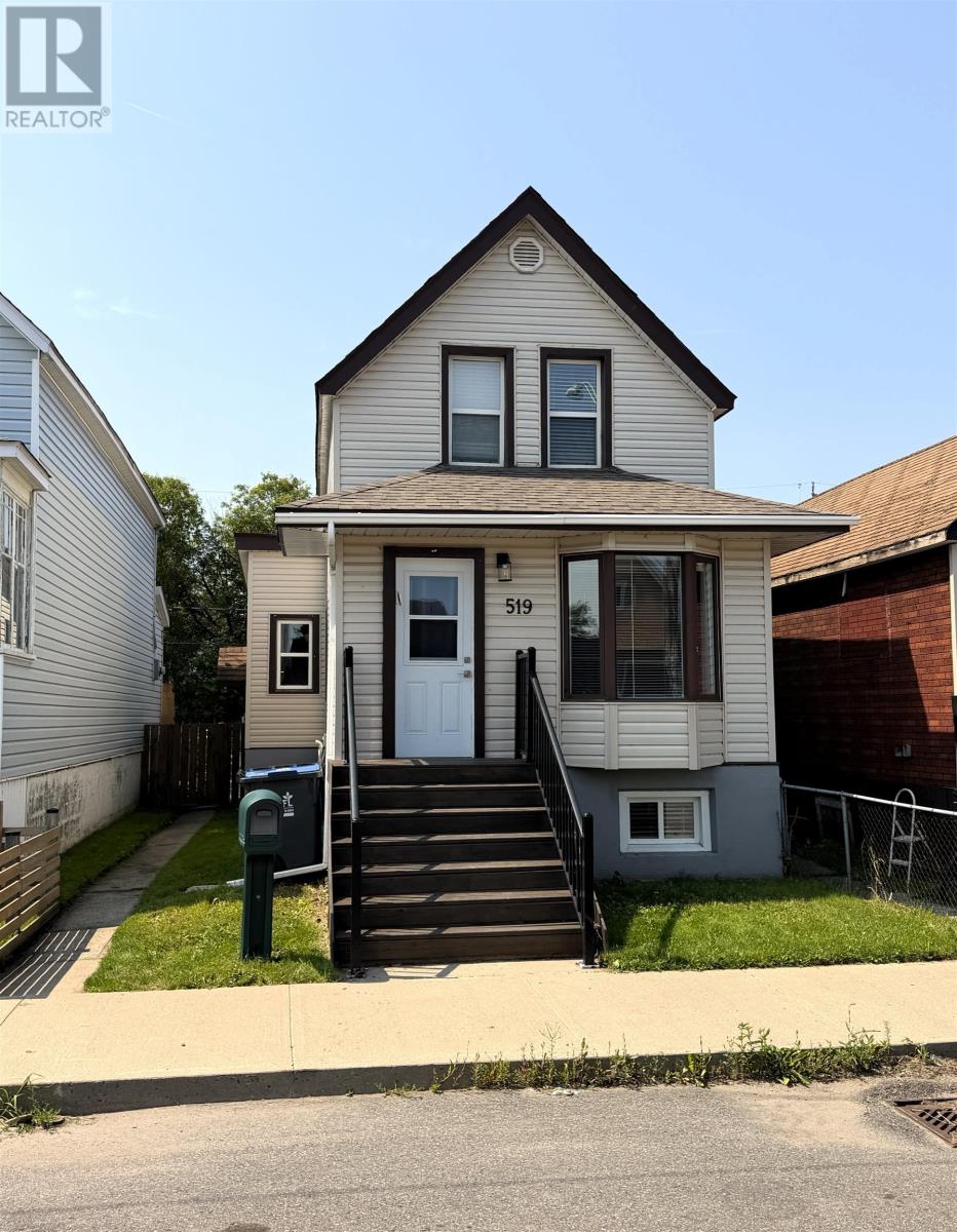 519 McTavish ST Property Photo 1