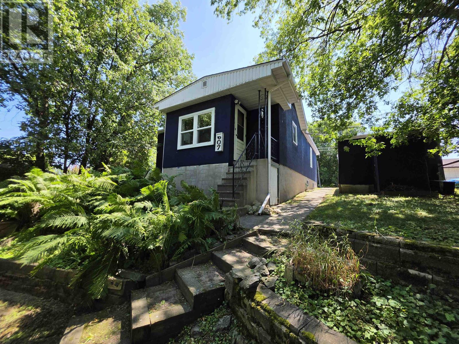 607 First Street South Property Photo 1