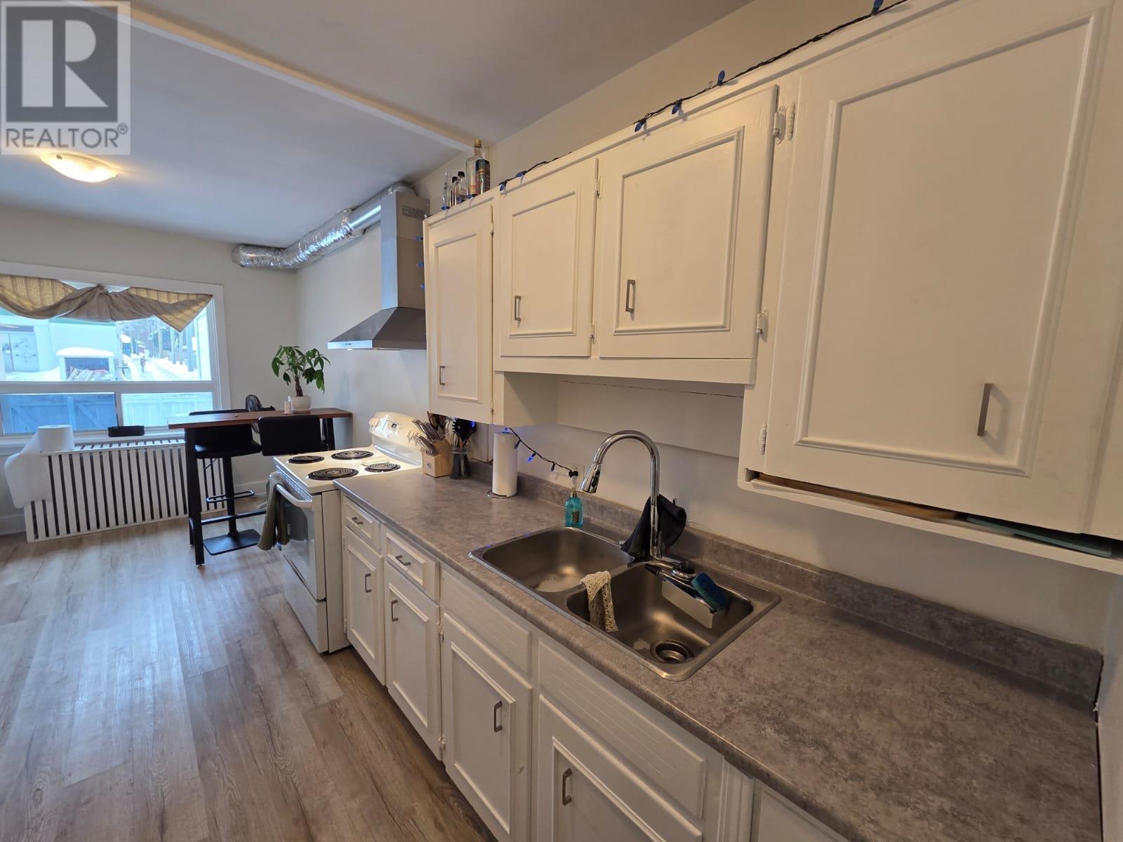 1012 Victoria Ave E Property Photo 5