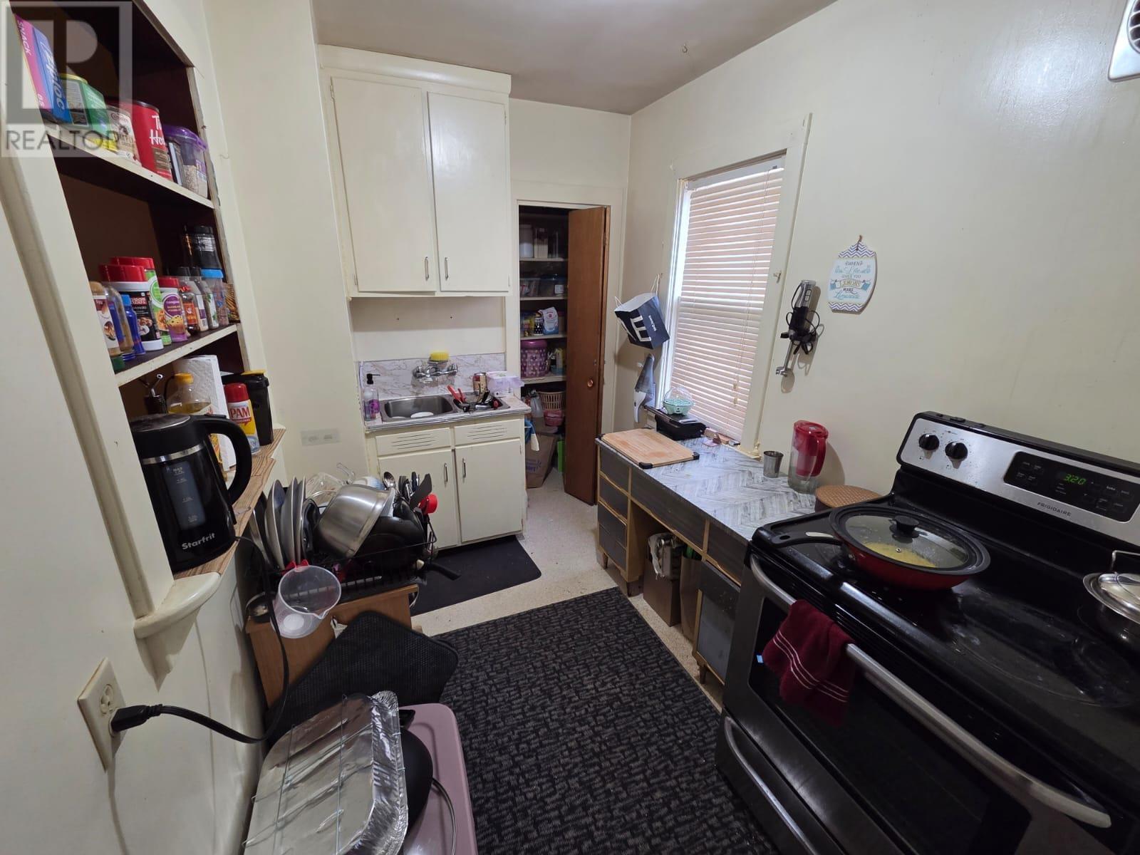 1012 Victoria Ave E Property Photo 8