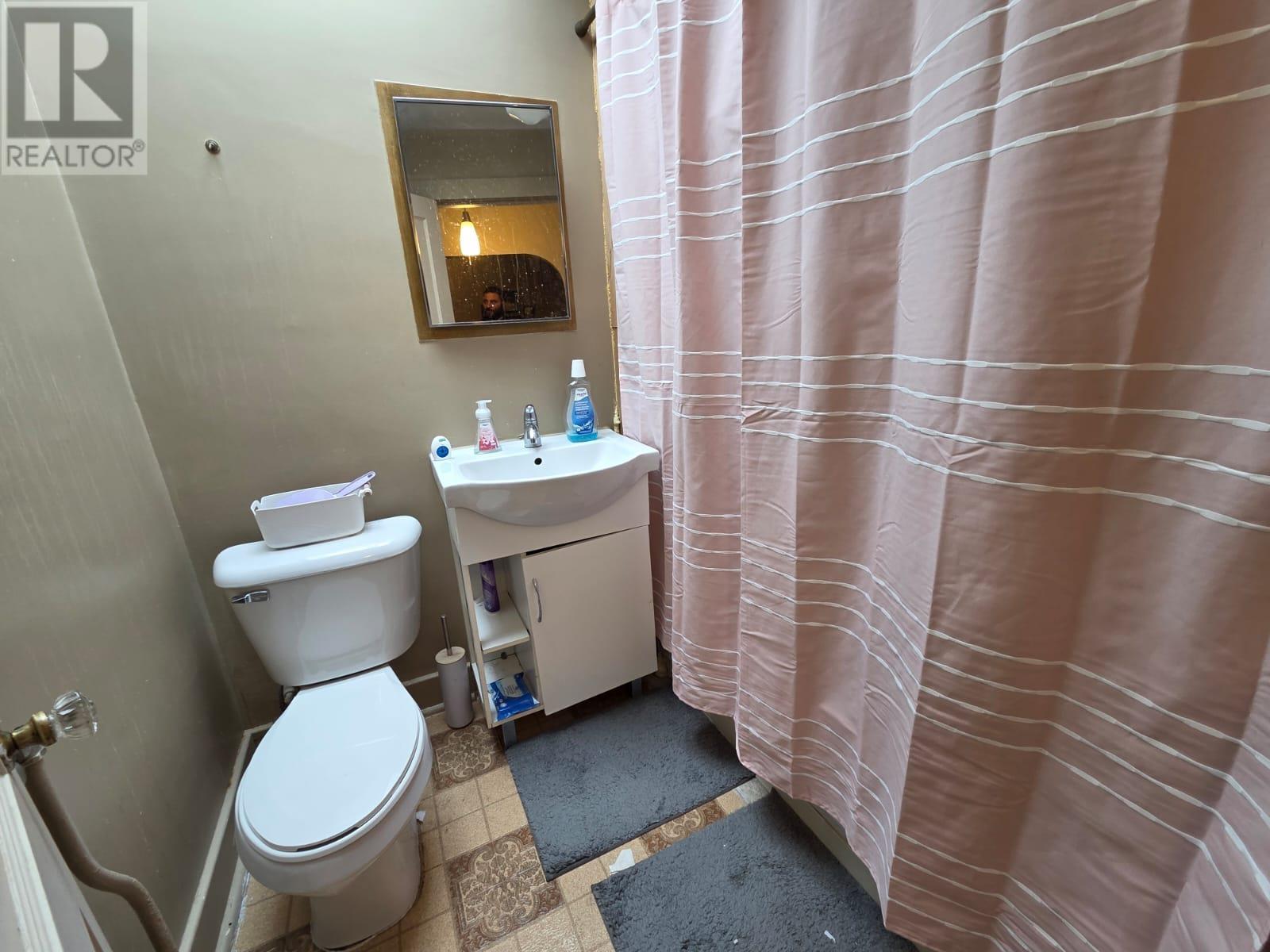 1012 Victoria Ave E Property Photo 12