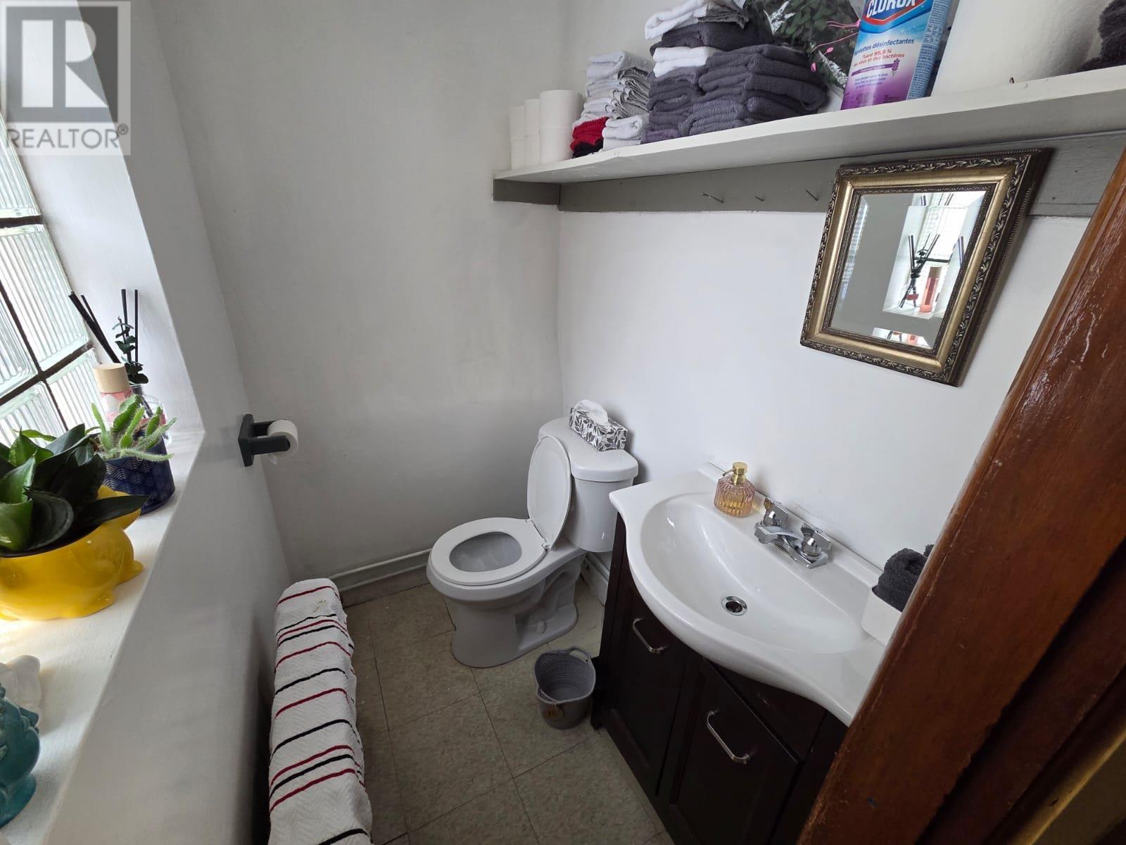 1012 Victoria Ave E Property Photo 20