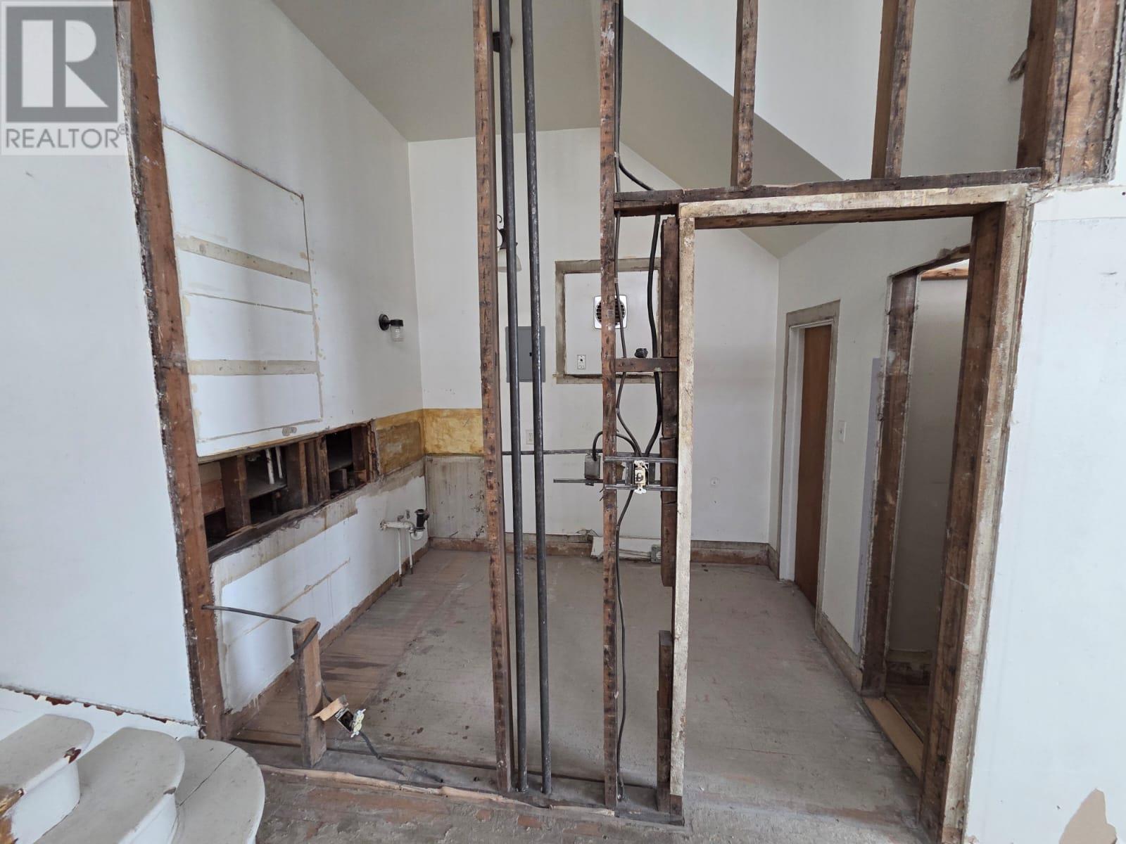 1012 Victoria Ave E Property Photo 22