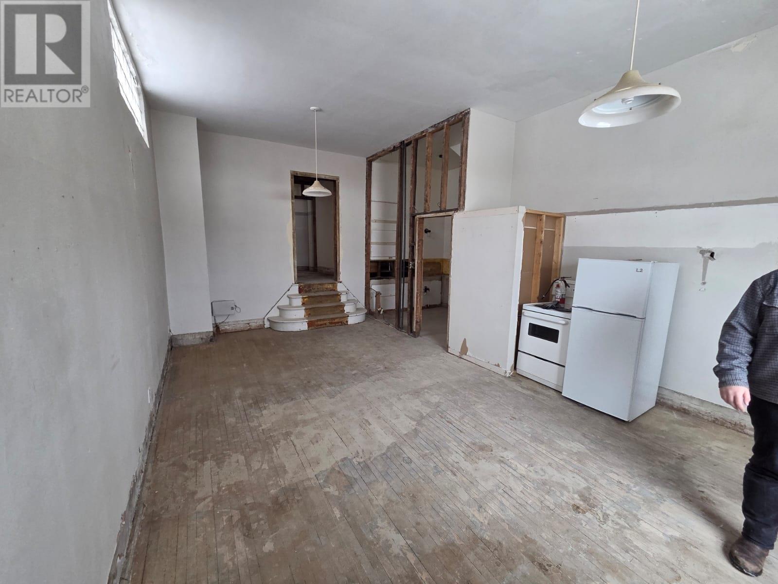 1012 Victoria Ave E Property Photo 23