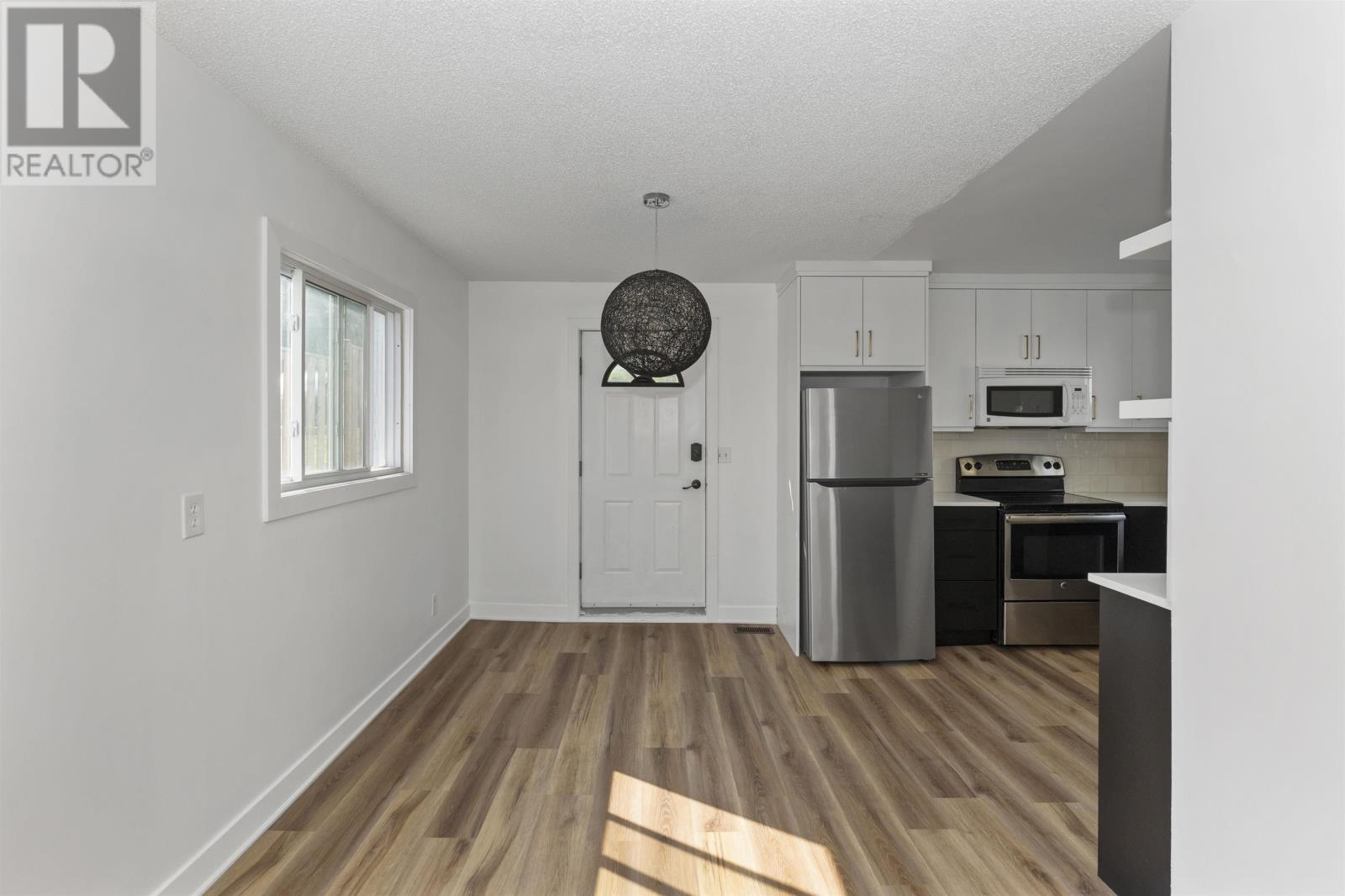 92 Jean St Property Photo 5