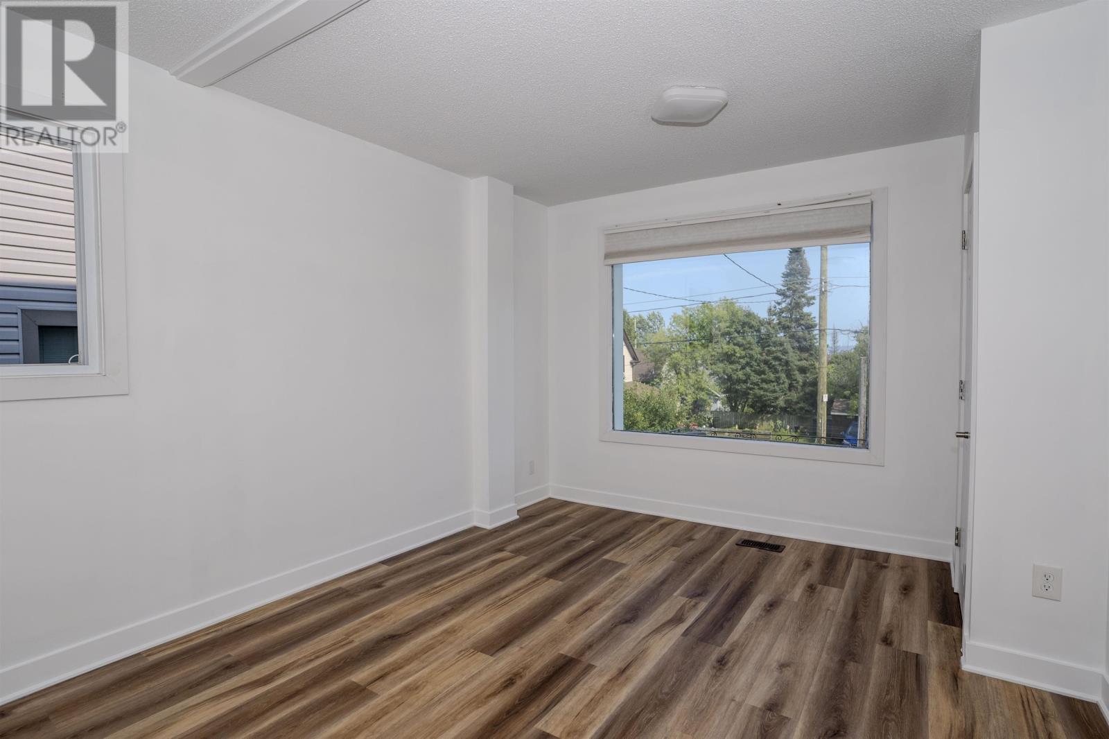 92 Jean St Property Photo 10