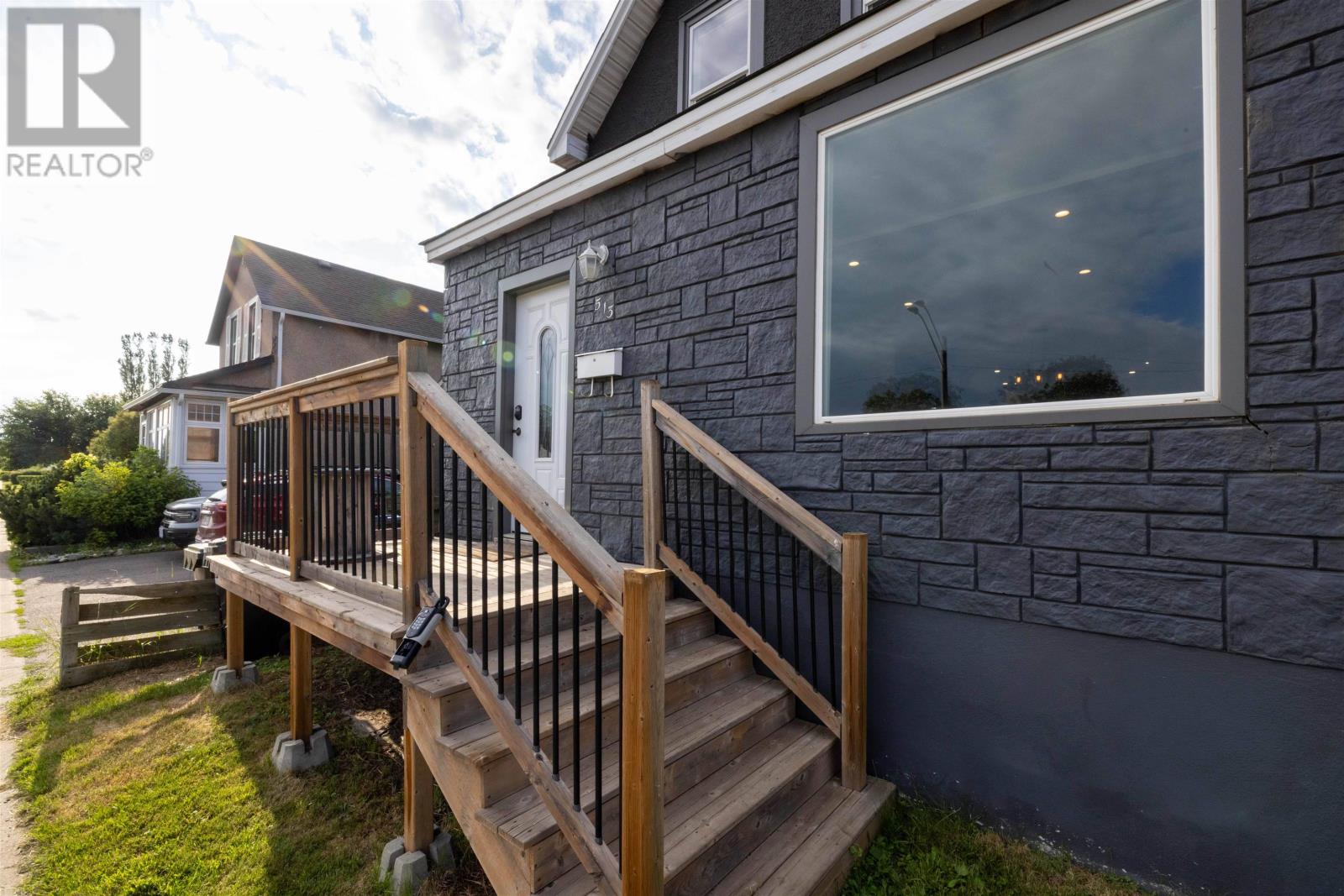 513 Christina St E Property Photo 3