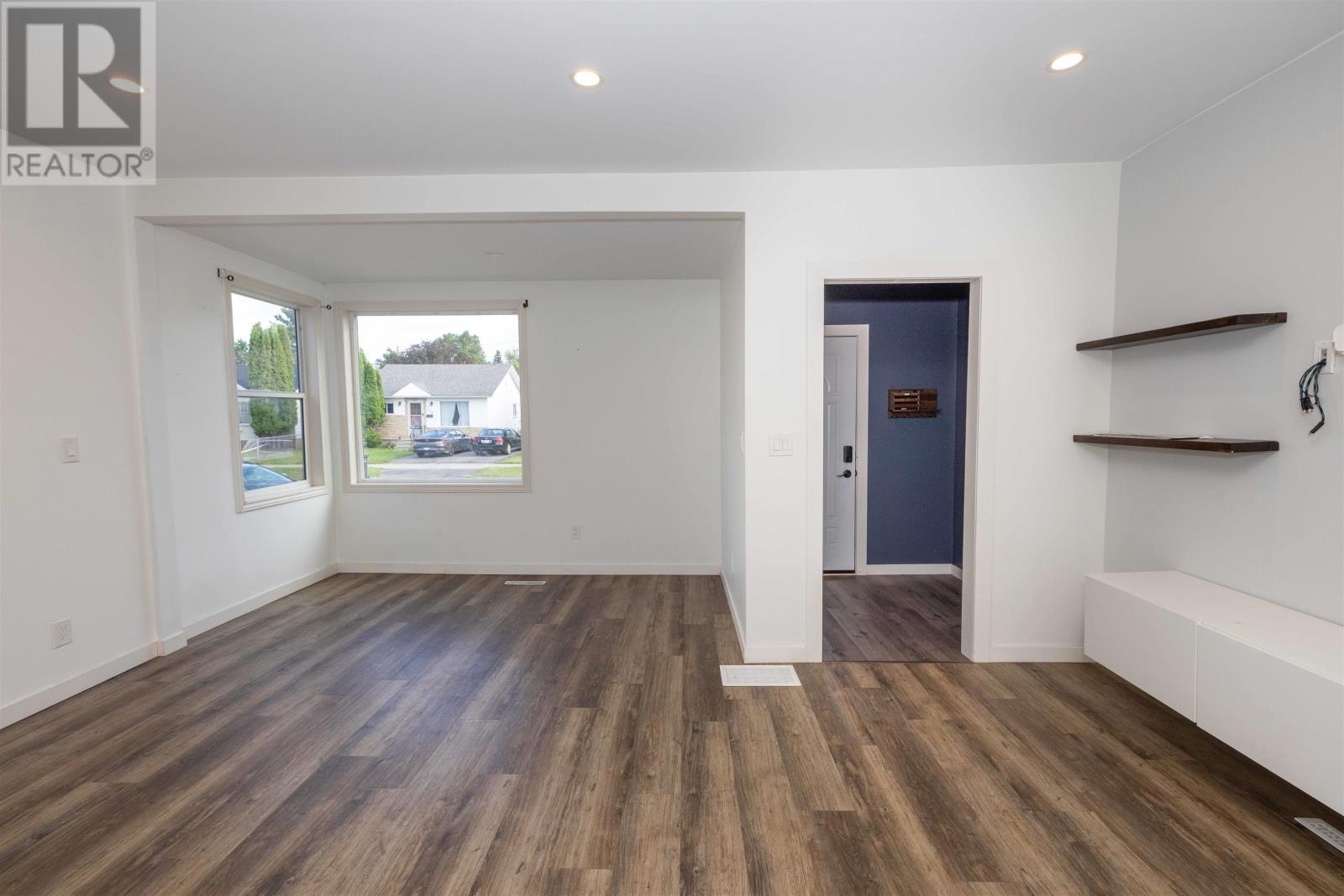 513 Christina St E Property Photo 5