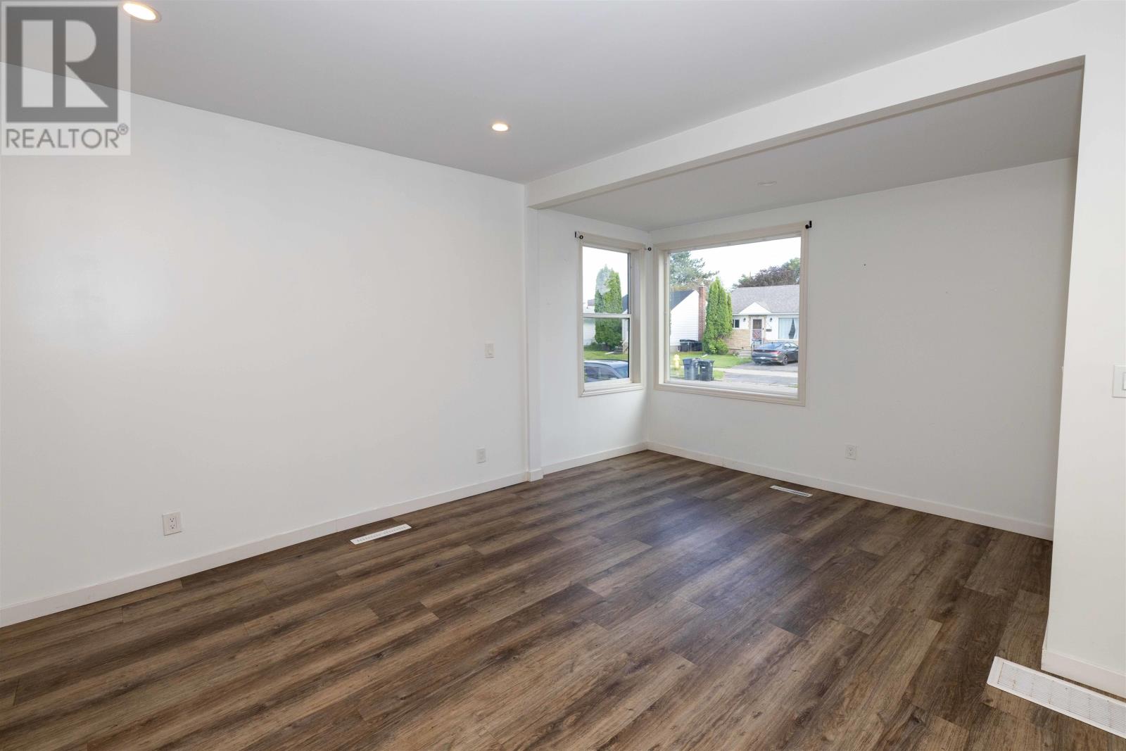 513 Christina St E Property Photo 7