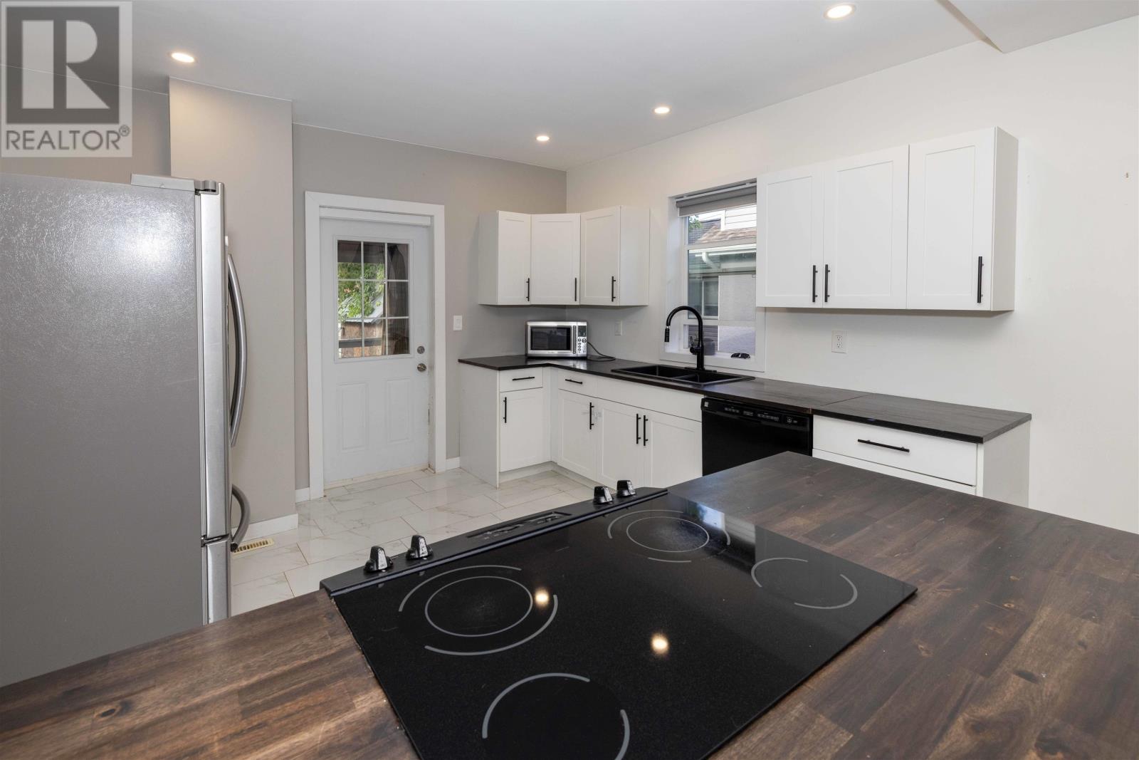 513 Christina St E Property Photo 10
