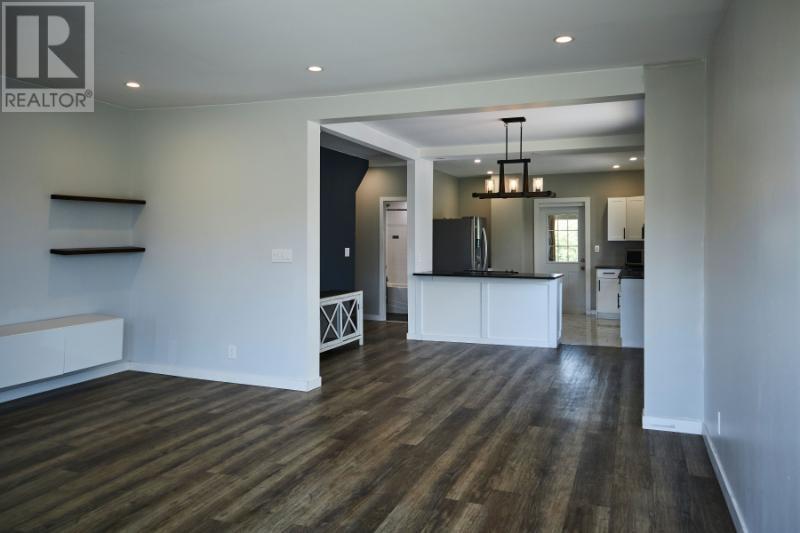 513 Christina St E Property Photo 12