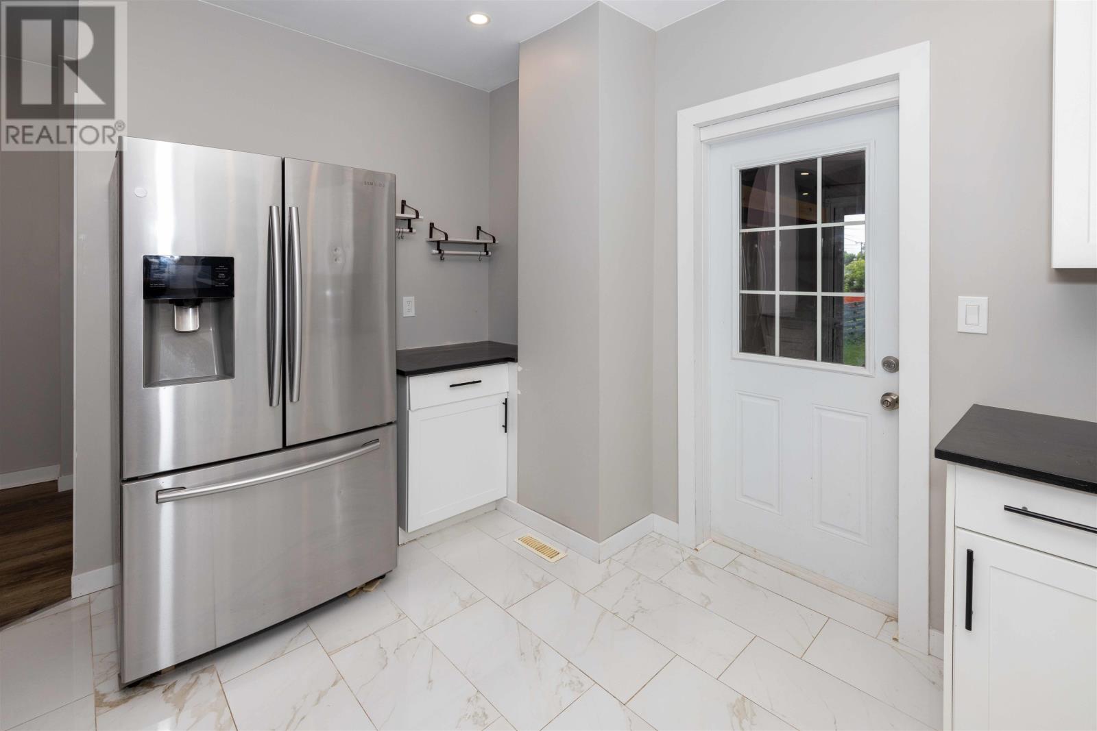 513 Christina St E Property Photo 14