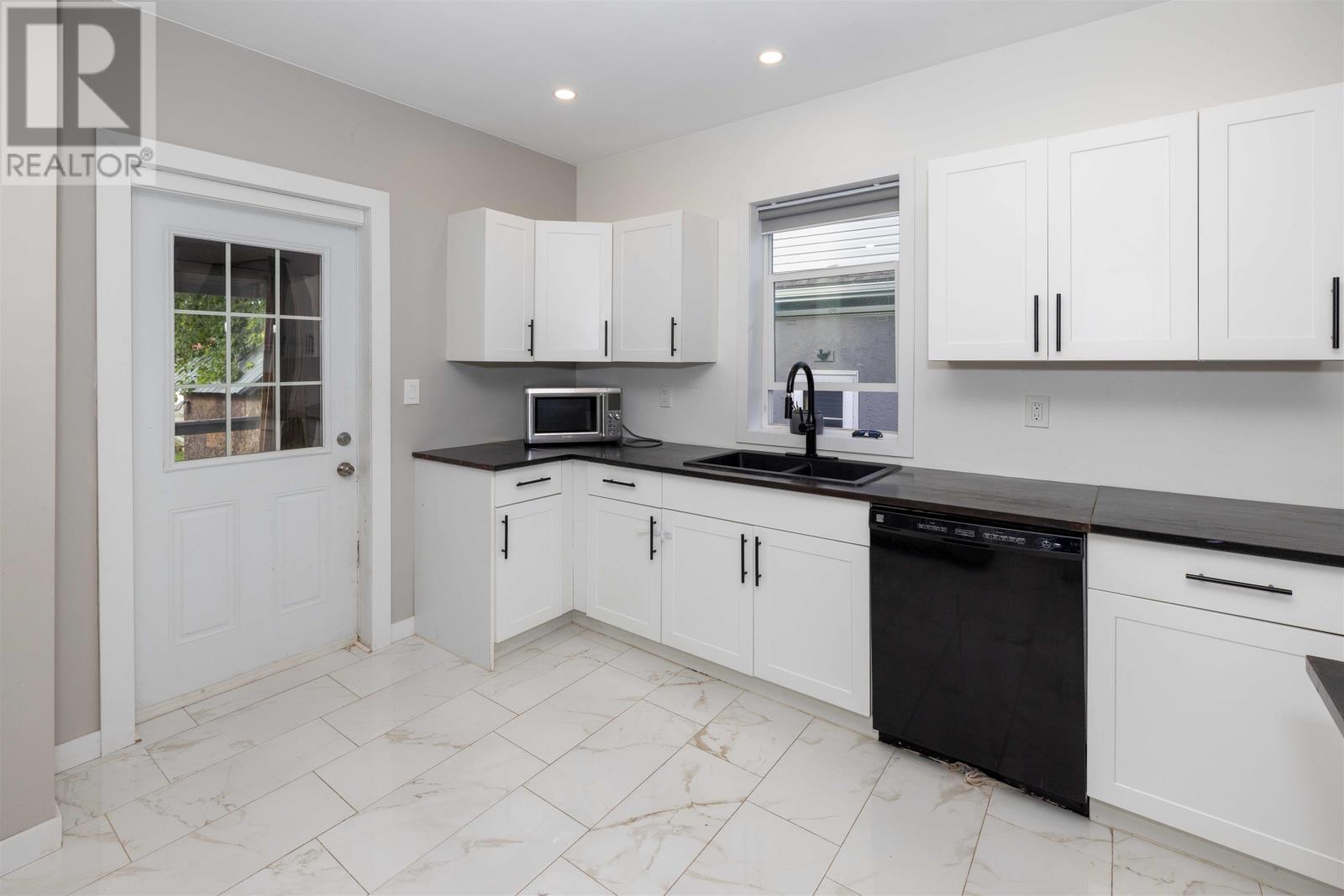 513 Christina St E Property Photo 15