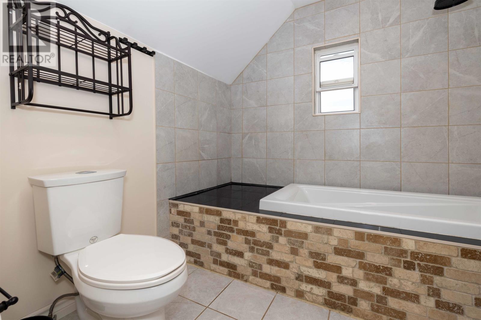513 Christina St E Property Photo 24