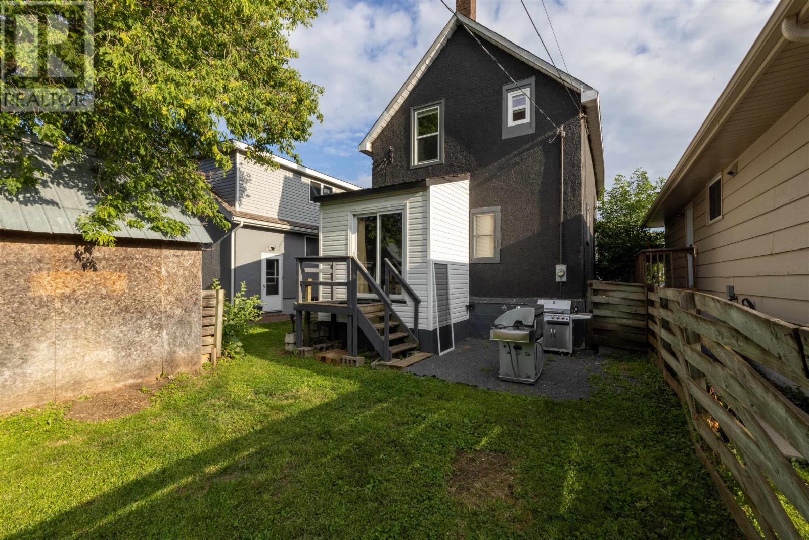 513 Christina St E Property Photo 32