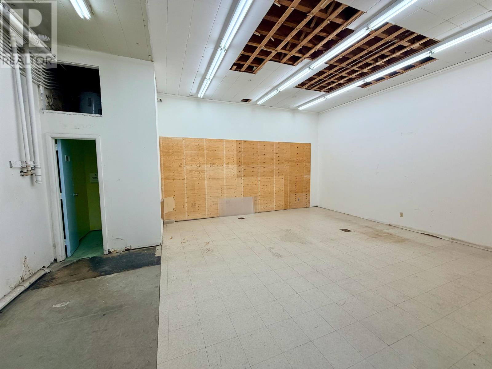 25 Whyte Ave Property Photo 9