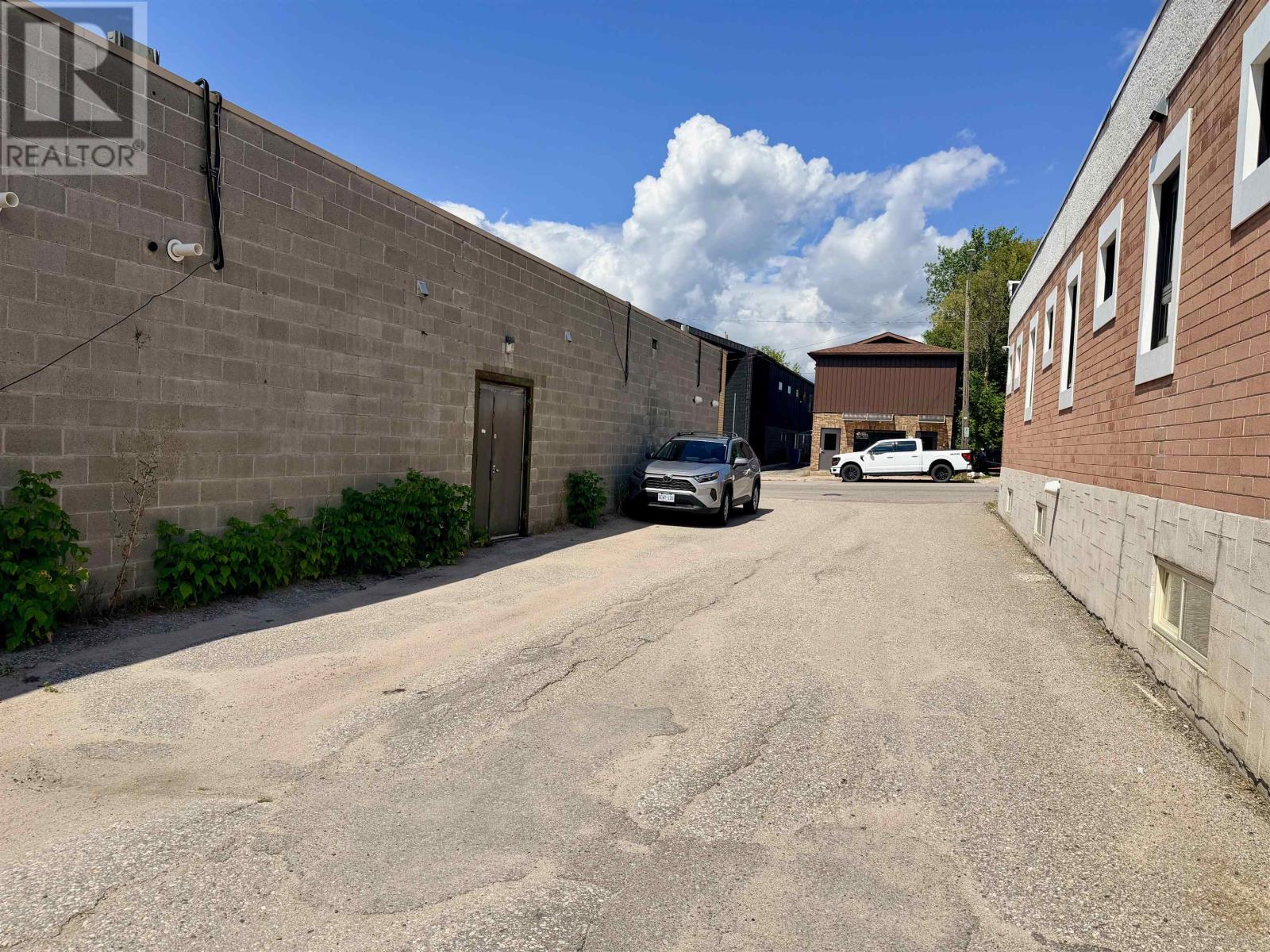25 Whyte Ave Property Photo 13