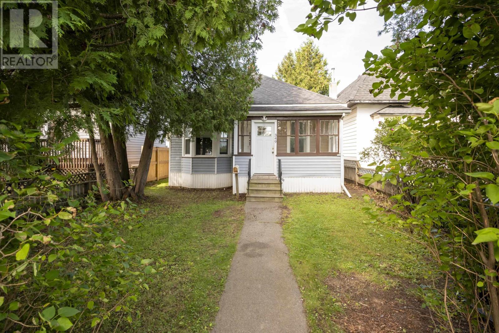 349 Vickers St N Property Photo 2