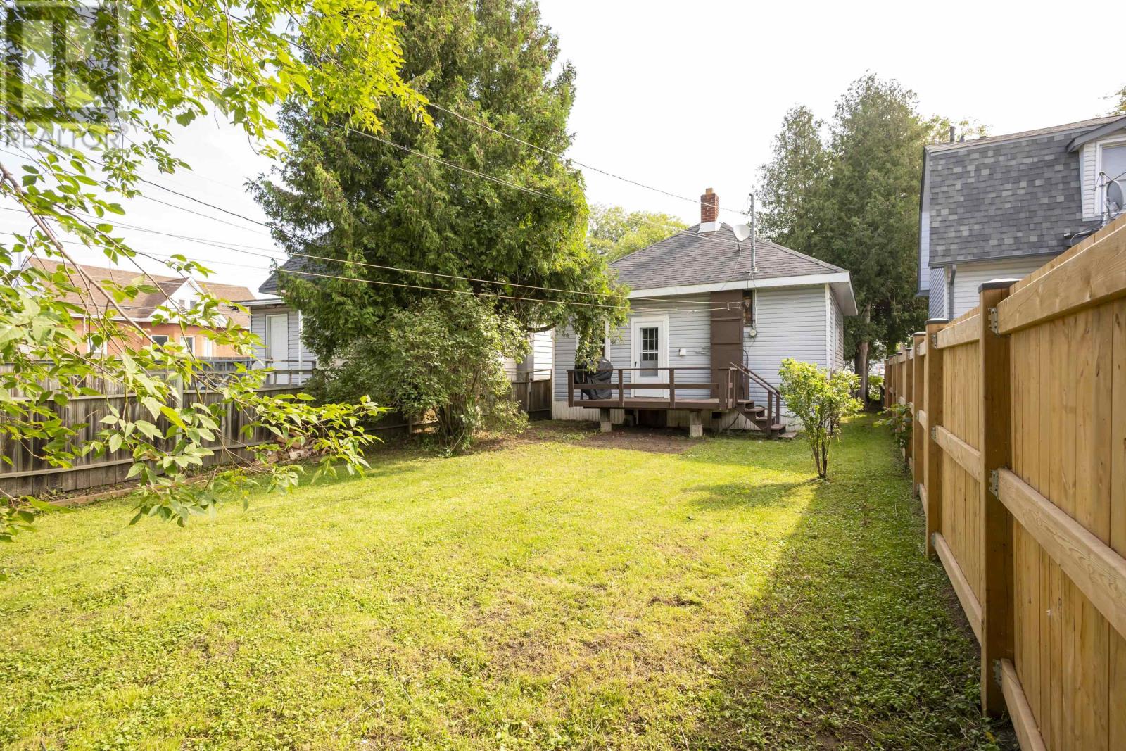 349 Vickers St N Property Photo 5