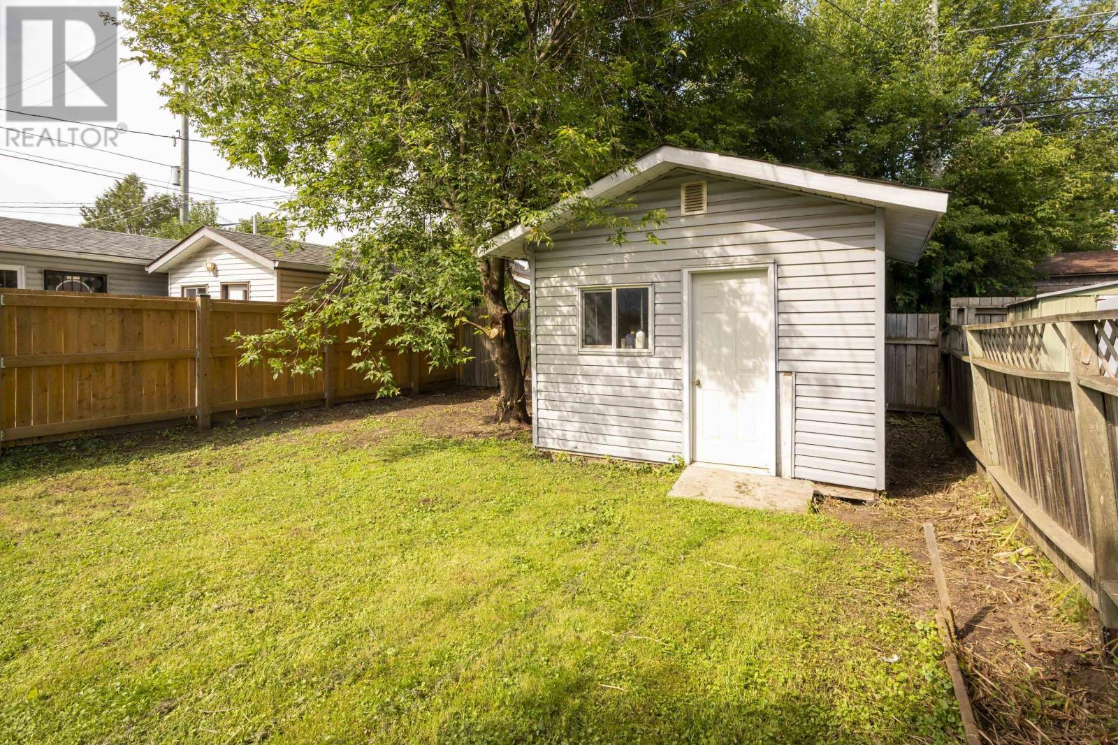 349 Vickers St N Property Photo 7