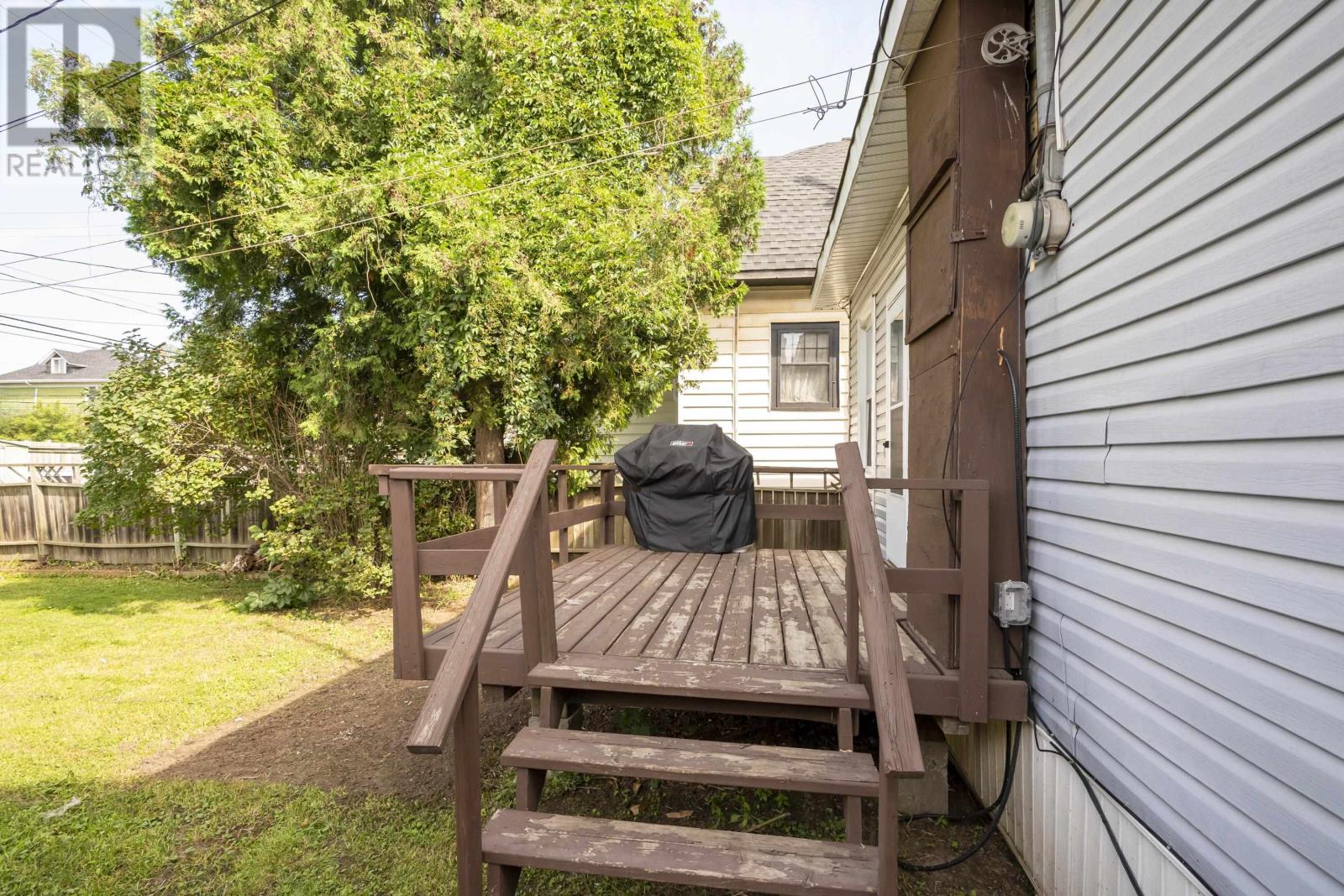 349 Vickers St N Property Photo 9