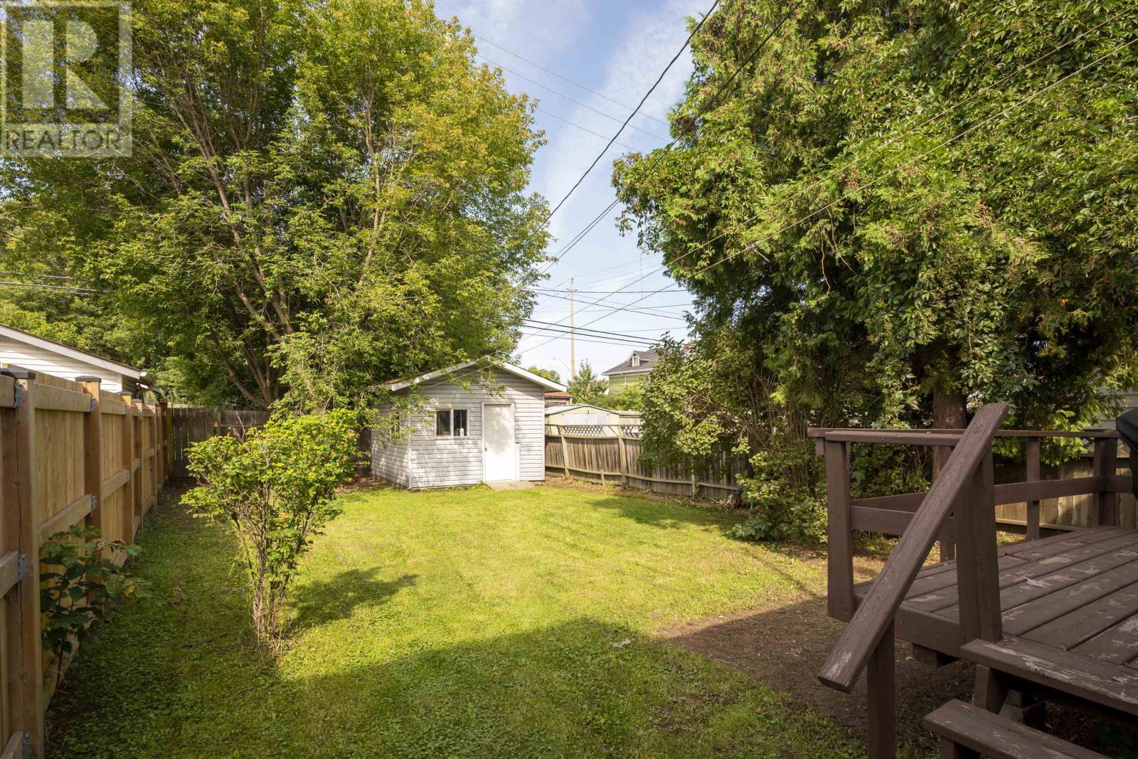 349 Vickers St N Property Photo 10