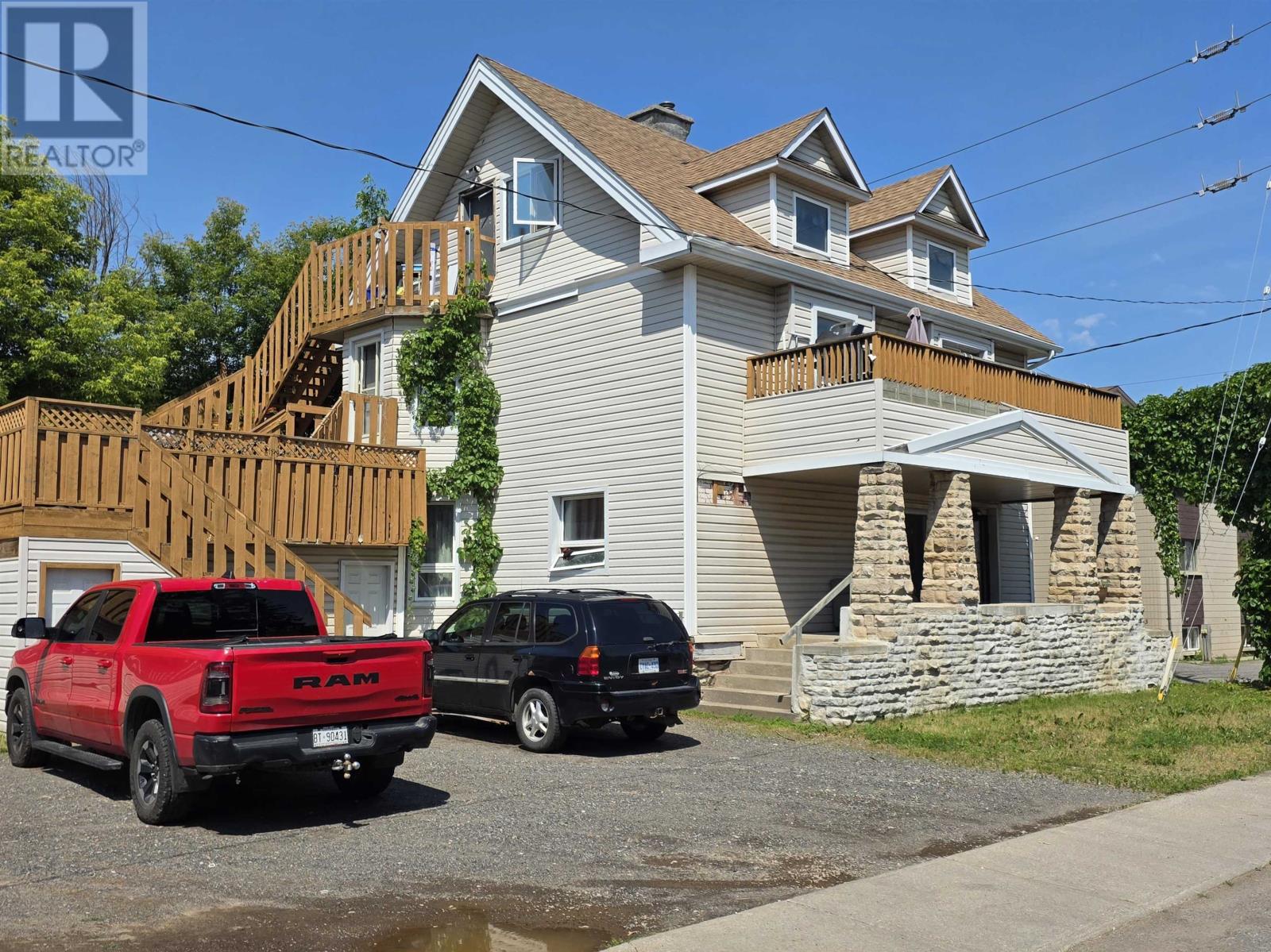 711 Ridgeway Street E Property Photo 3