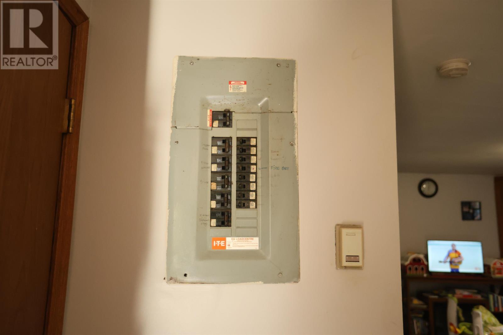 711 Ridgeway Street E Property Photo 8