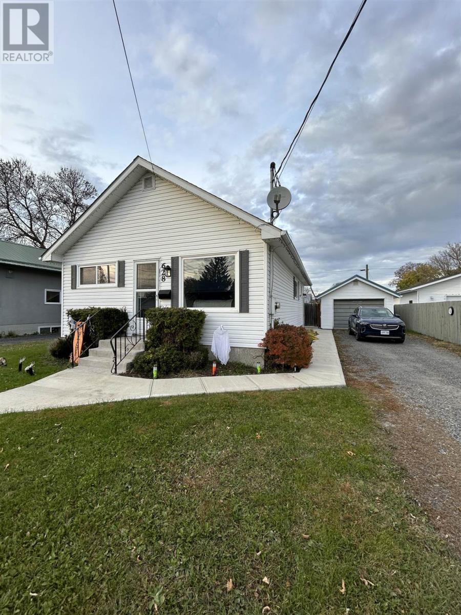 628 Second St E Property Photo 1