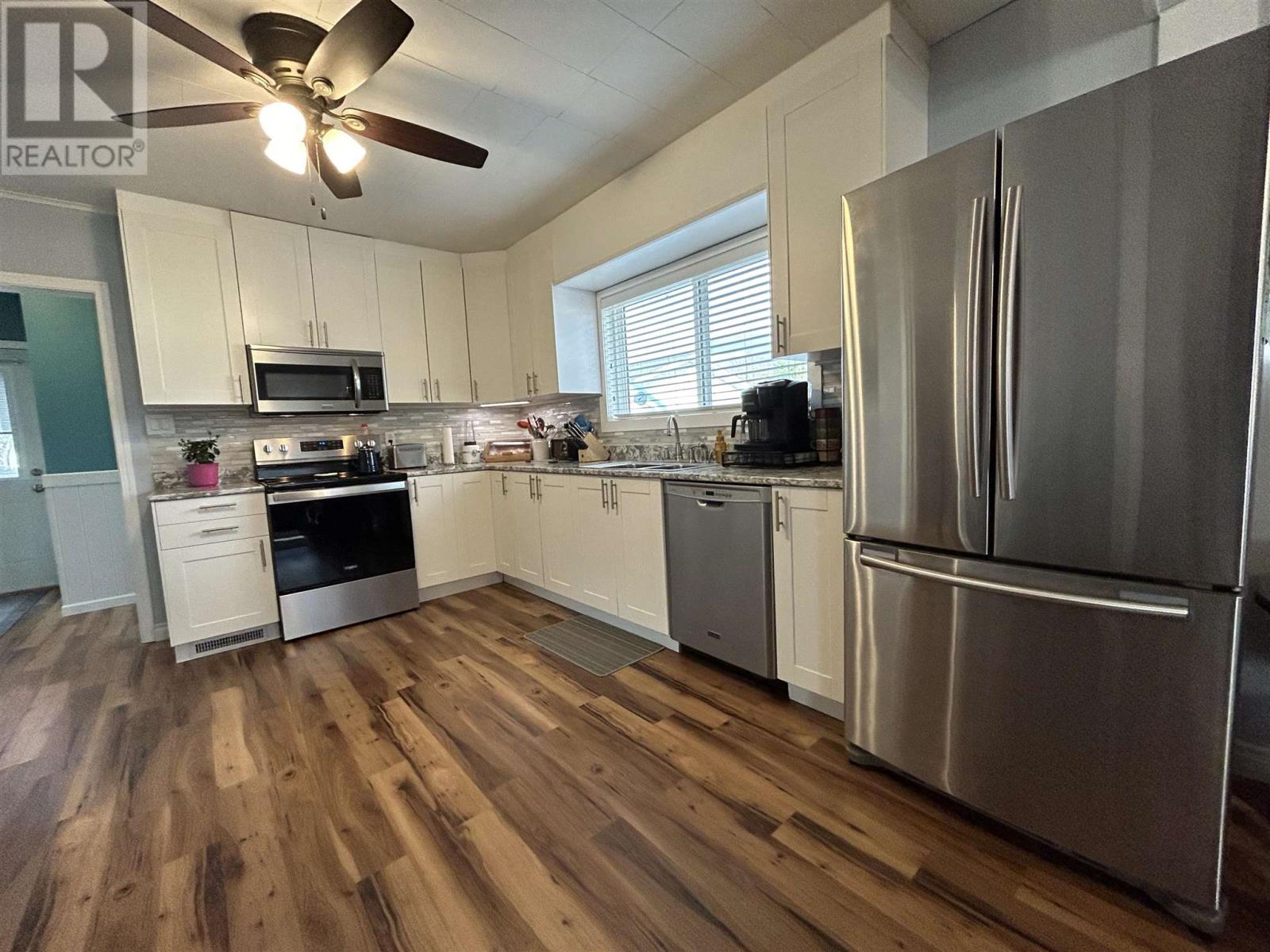 628 Second St E Property Photo 5