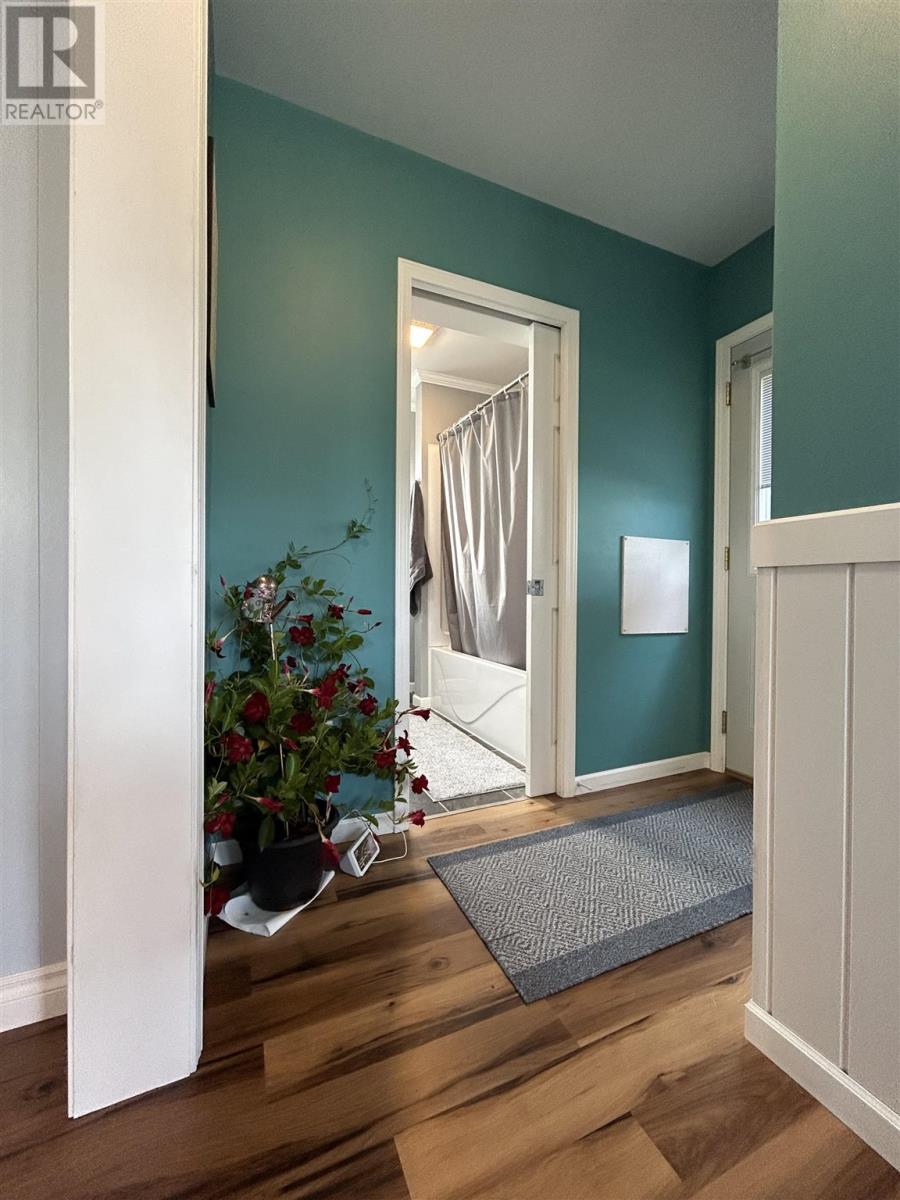 628 Second St E Property Photo 9