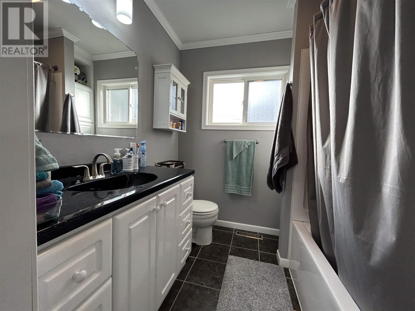 628 Second St E Property Photo 10