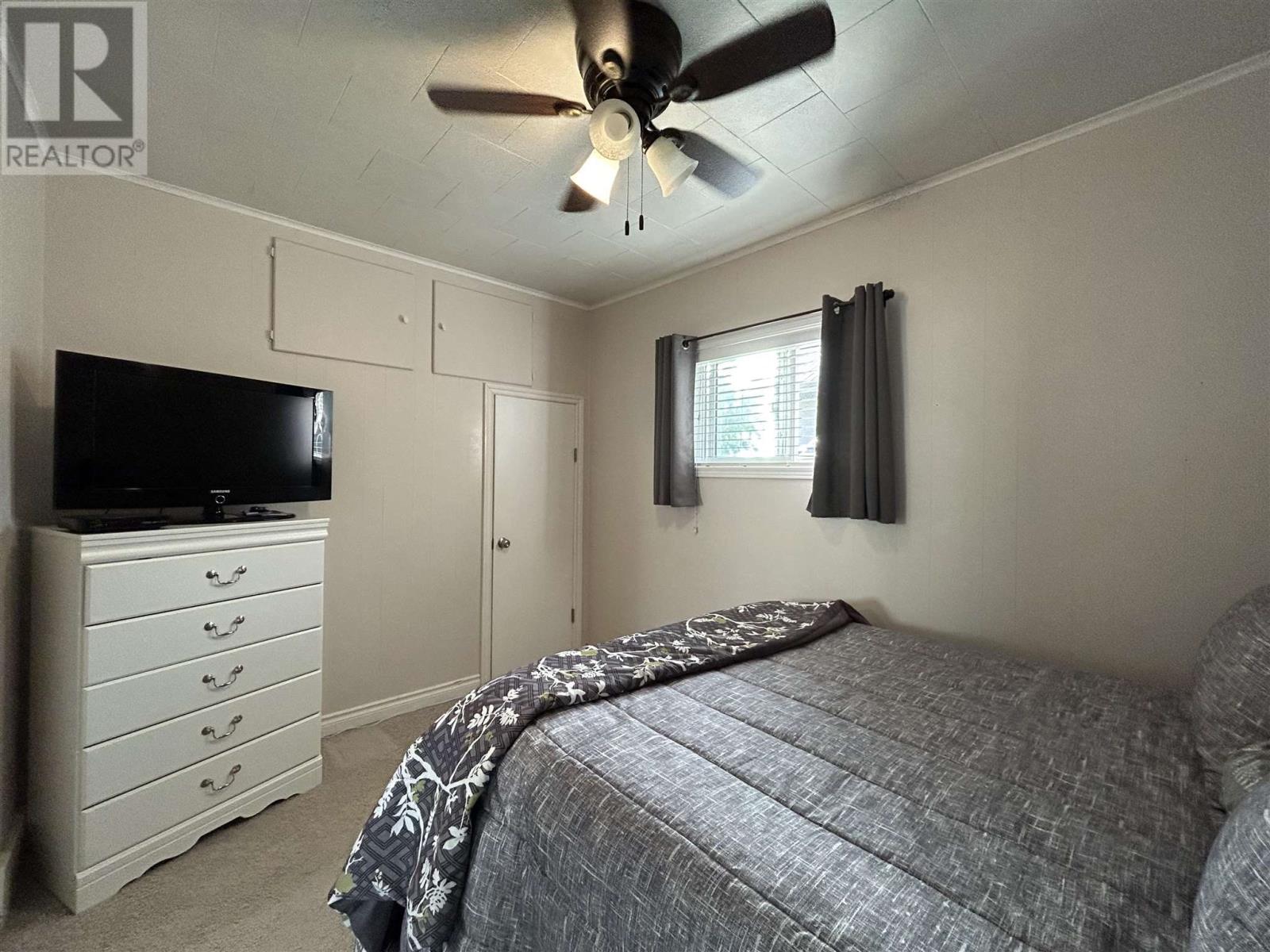 628 Second St E Property Photo 14