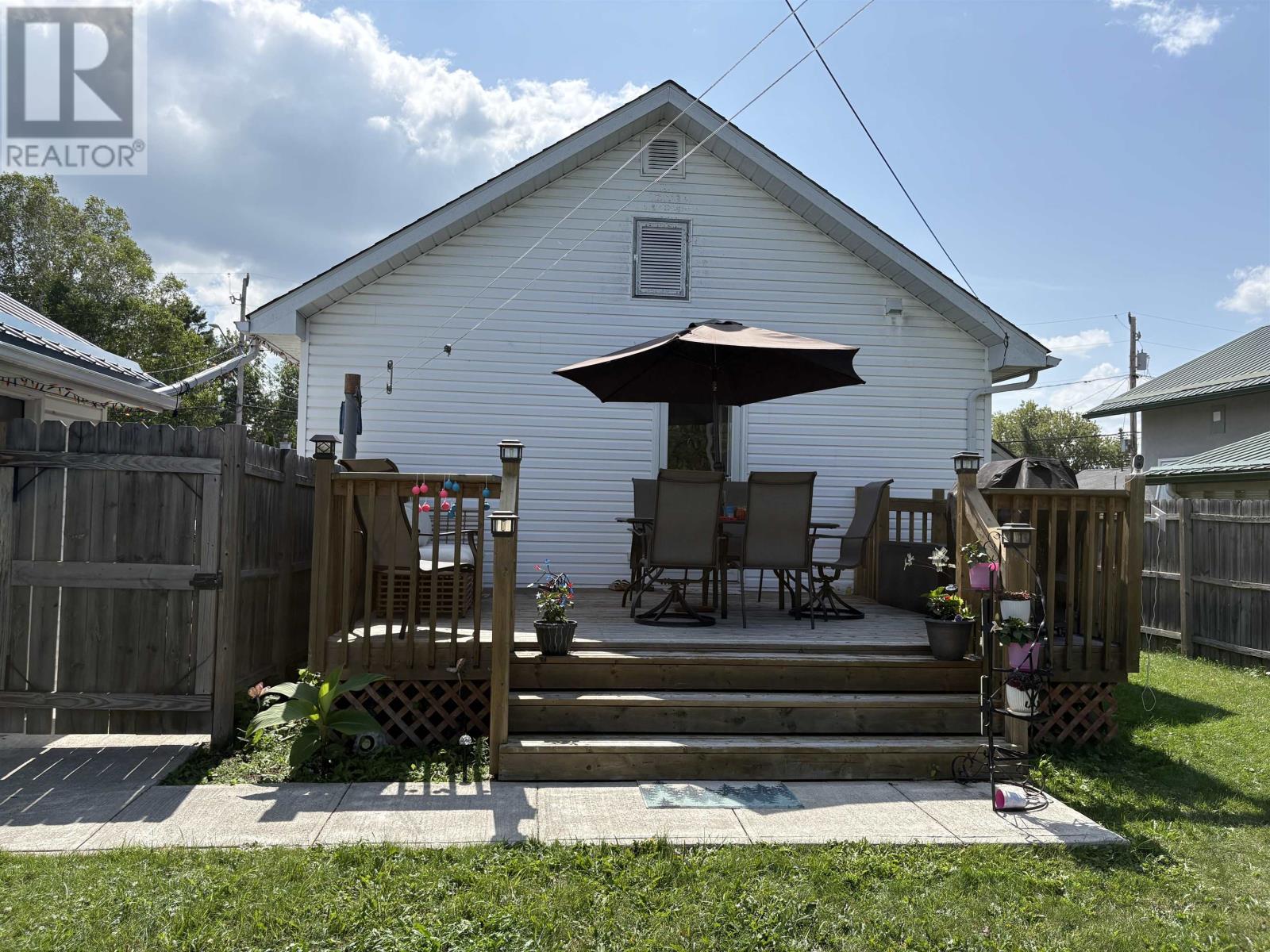 628 Second St E Property Photo 31