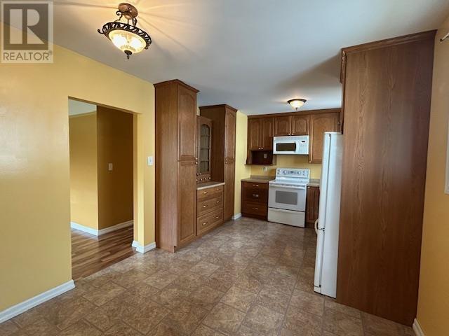 208 Gordon St Property Photo 5
