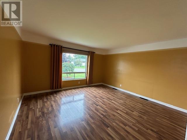 208 Gordon St Property Photo 9