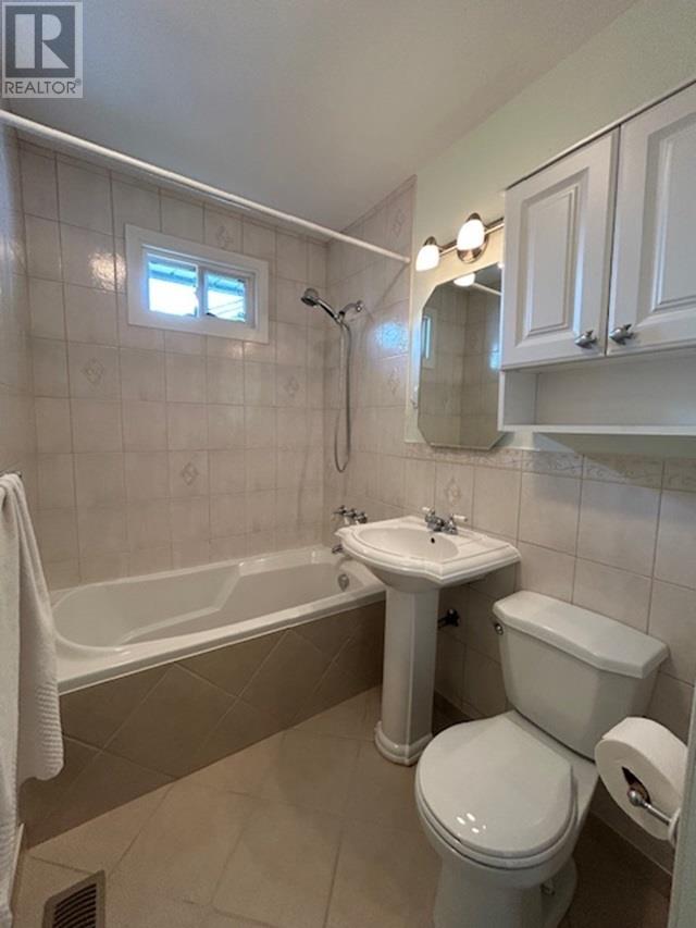 208 Gordon St Property Photo 13