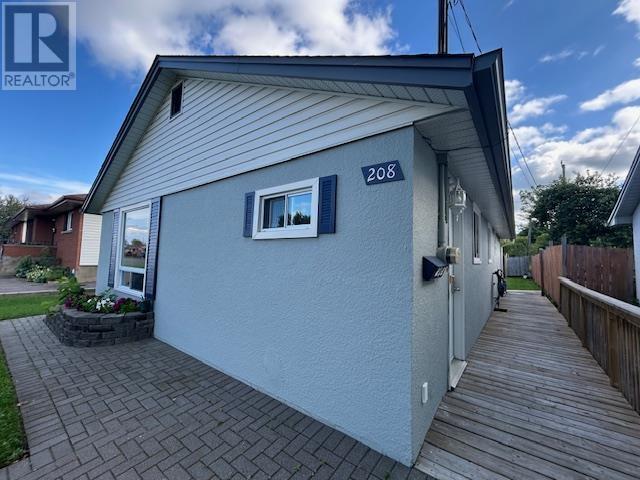 208 Gordon St Property Photo 16