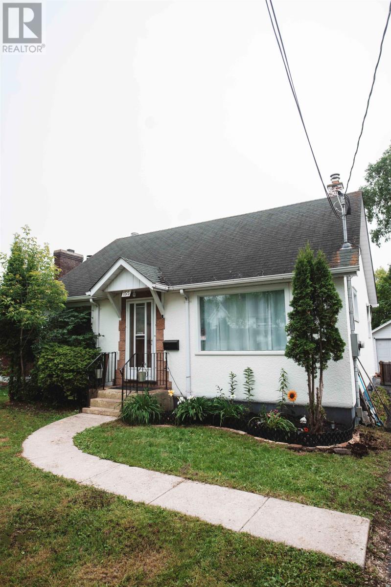 155 Ruttan St Property Photo 3