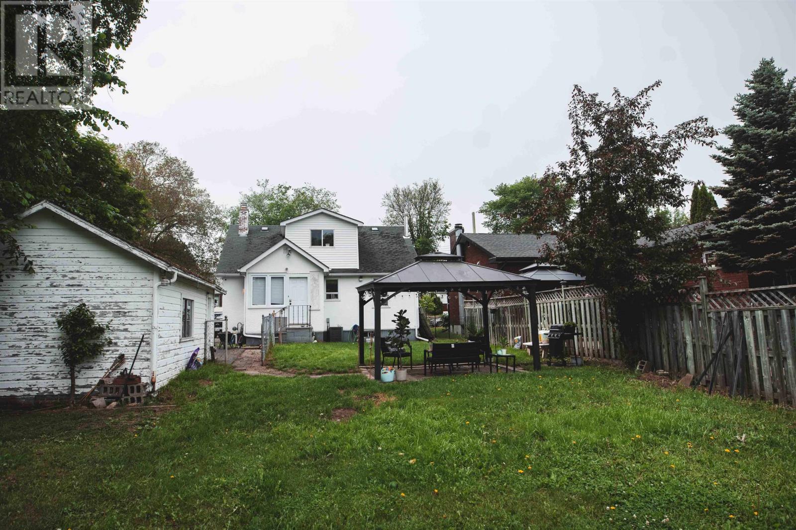 155 Ruttan St Property Photo 6