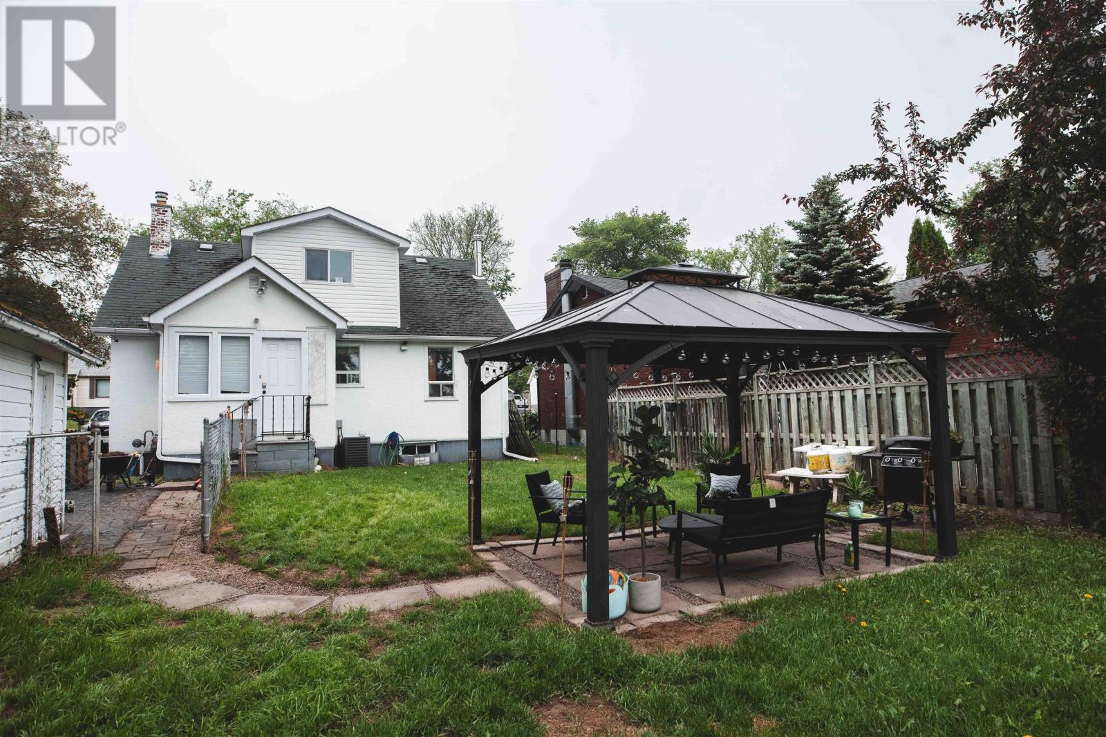 155 Ruttan St Property Photo 7
