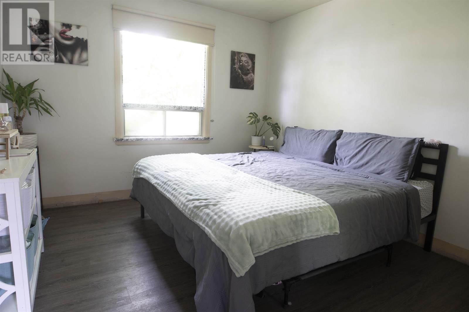 155 Ruttan St Property Photo 12