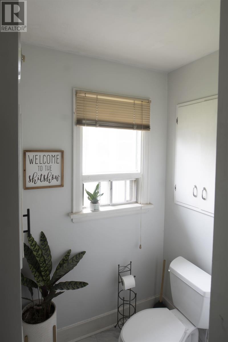 155 Ruttan St Property Photo 14