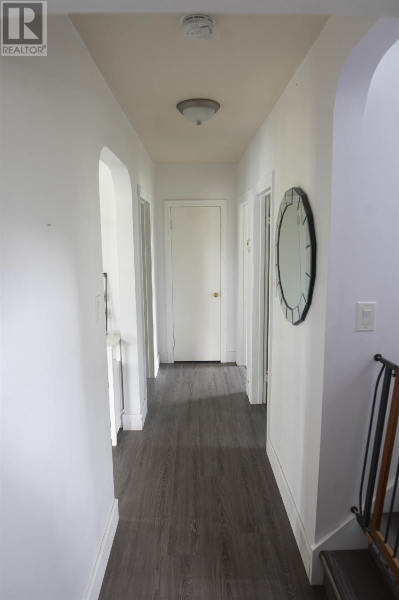 155 Ruttan St Property Photo 17