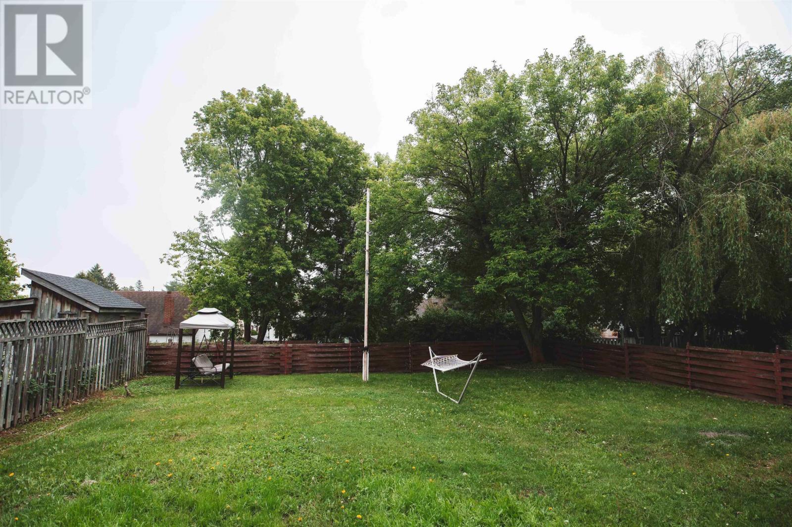 155 Ruttan St Property Photo 43