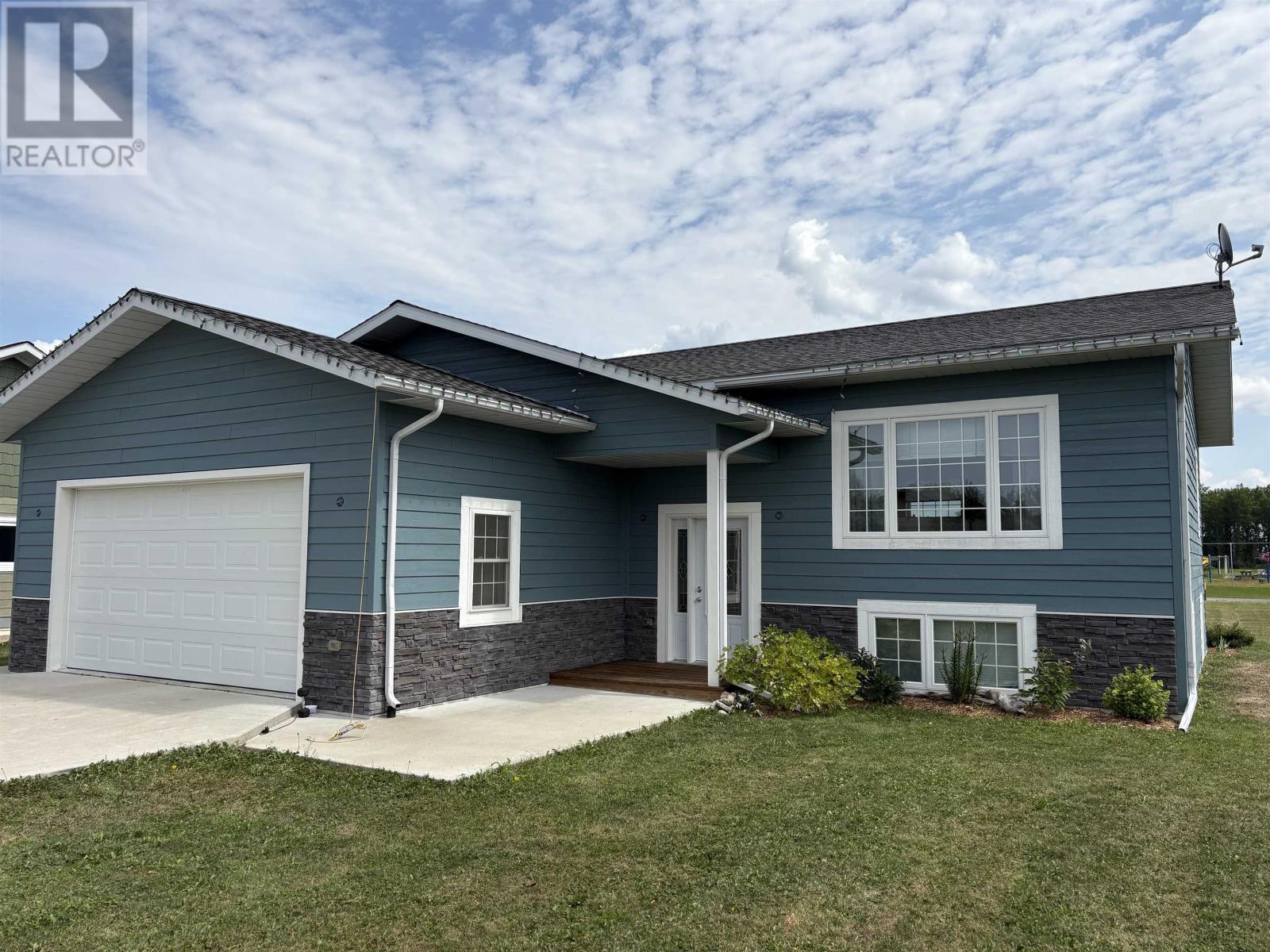 8 Spruce DR