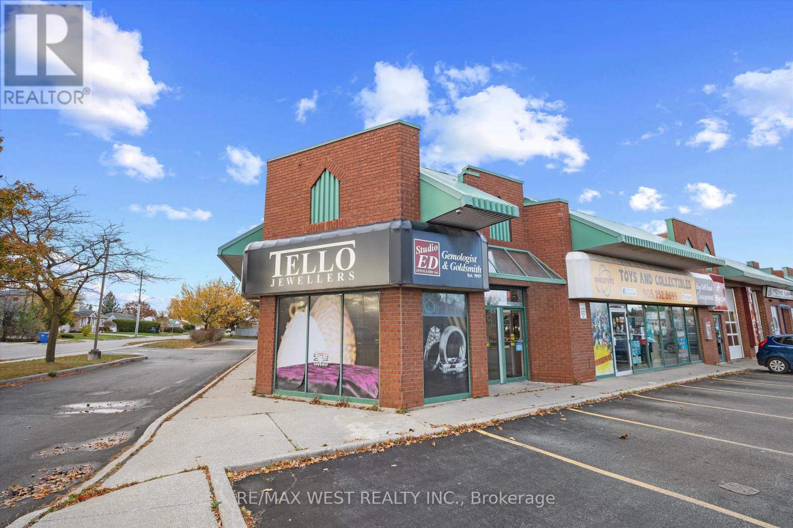 256 Queen Street S Property Photo 1