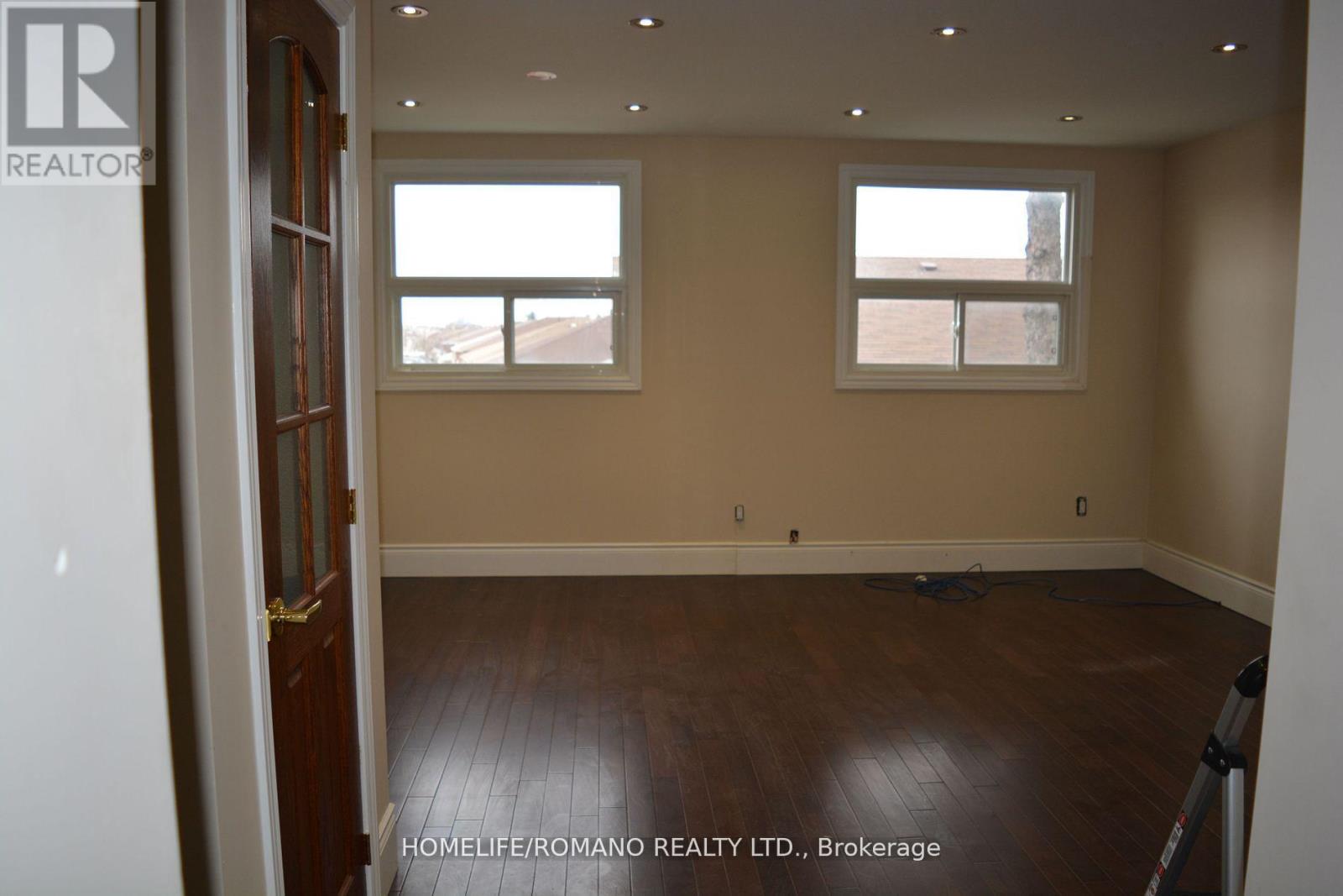 6127 Steeles Avenue W Property Photo 9